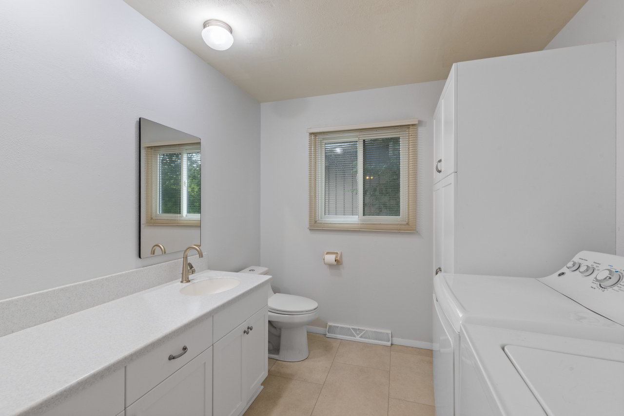 Wisconsin Lake Home for sale (MLS#: 1918836) at 10331 N Flanders Ct, in Mequon, Wisconsin. (33 of 37)
