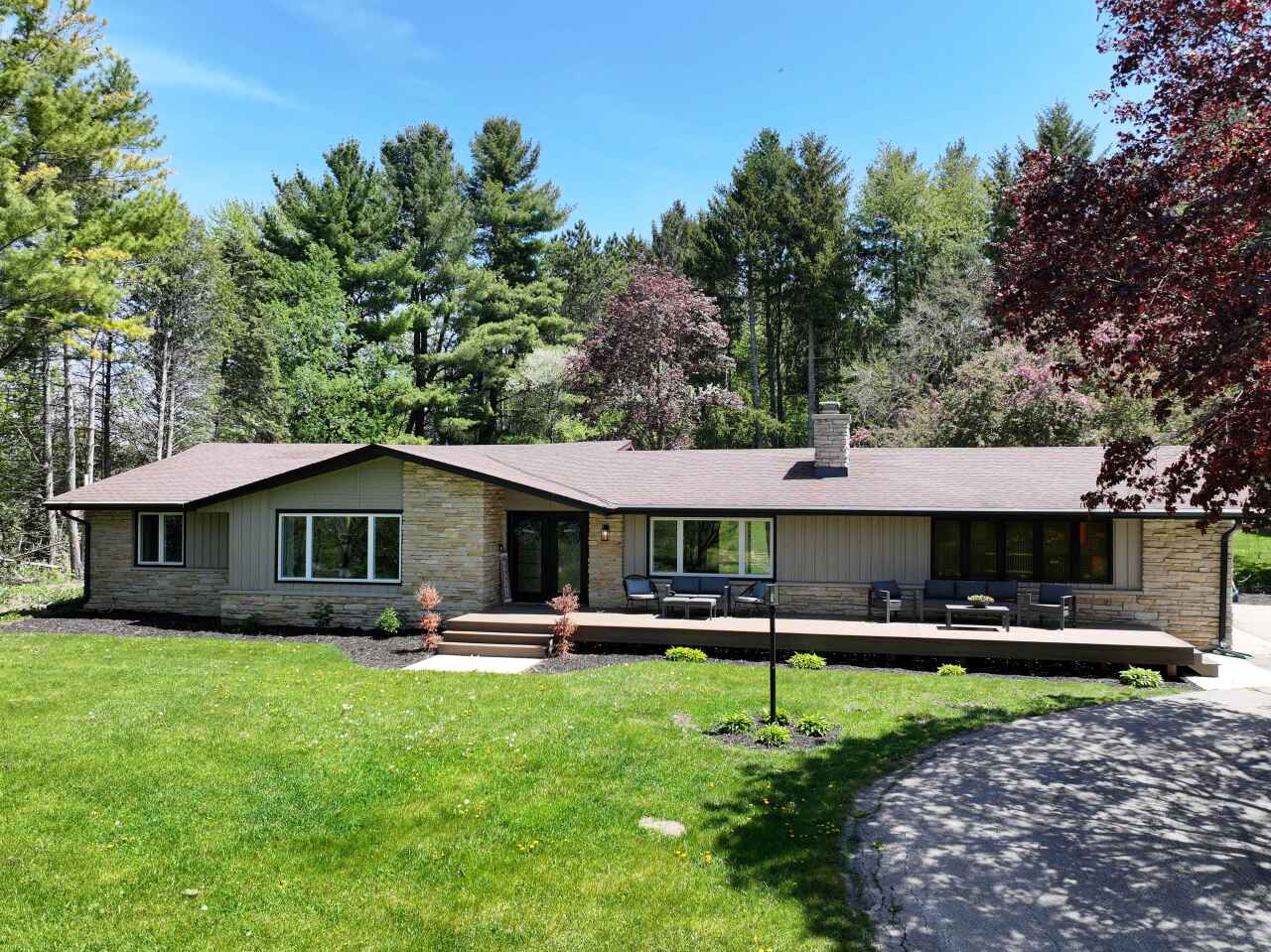 Wisconsin Lake Home for sale (MLS#: 1918941) at W207S8686  Hillendale Dr, in Muskego, Wisconsin. (2 of 39)