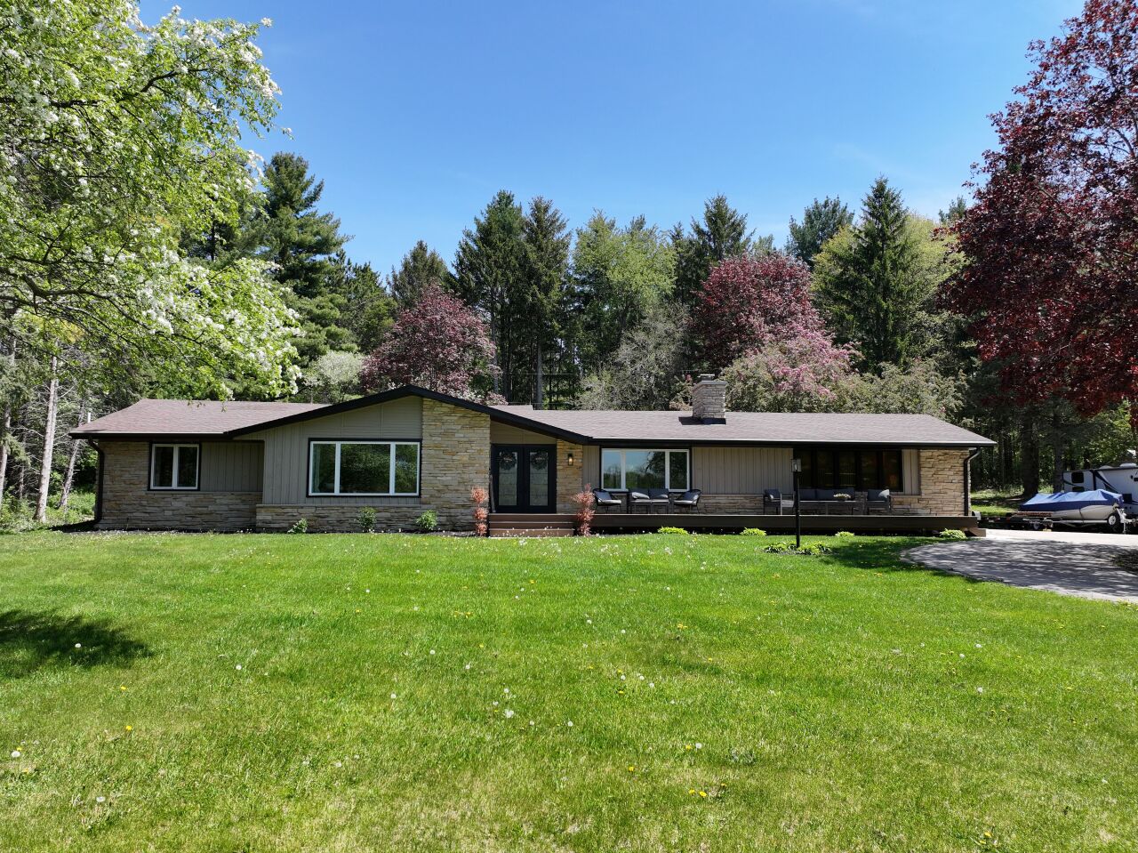 Wisconsin Lake Home for sale (MLS#: 1918941) at W207S8686  Hillendale Dr, in Muskego, Wisconsin. (37 of 39)