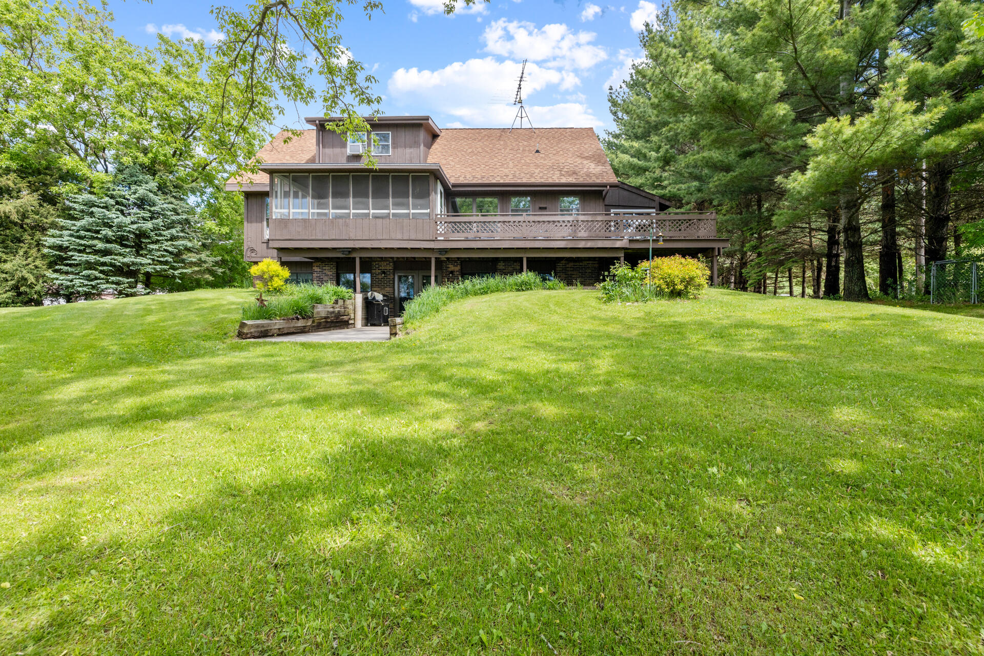 Wisconsin Lake Home for sale (MLS#: 1919233) at W10029  Spring Rd, in Fox Lake, Wisconsin. (2 of 43)
