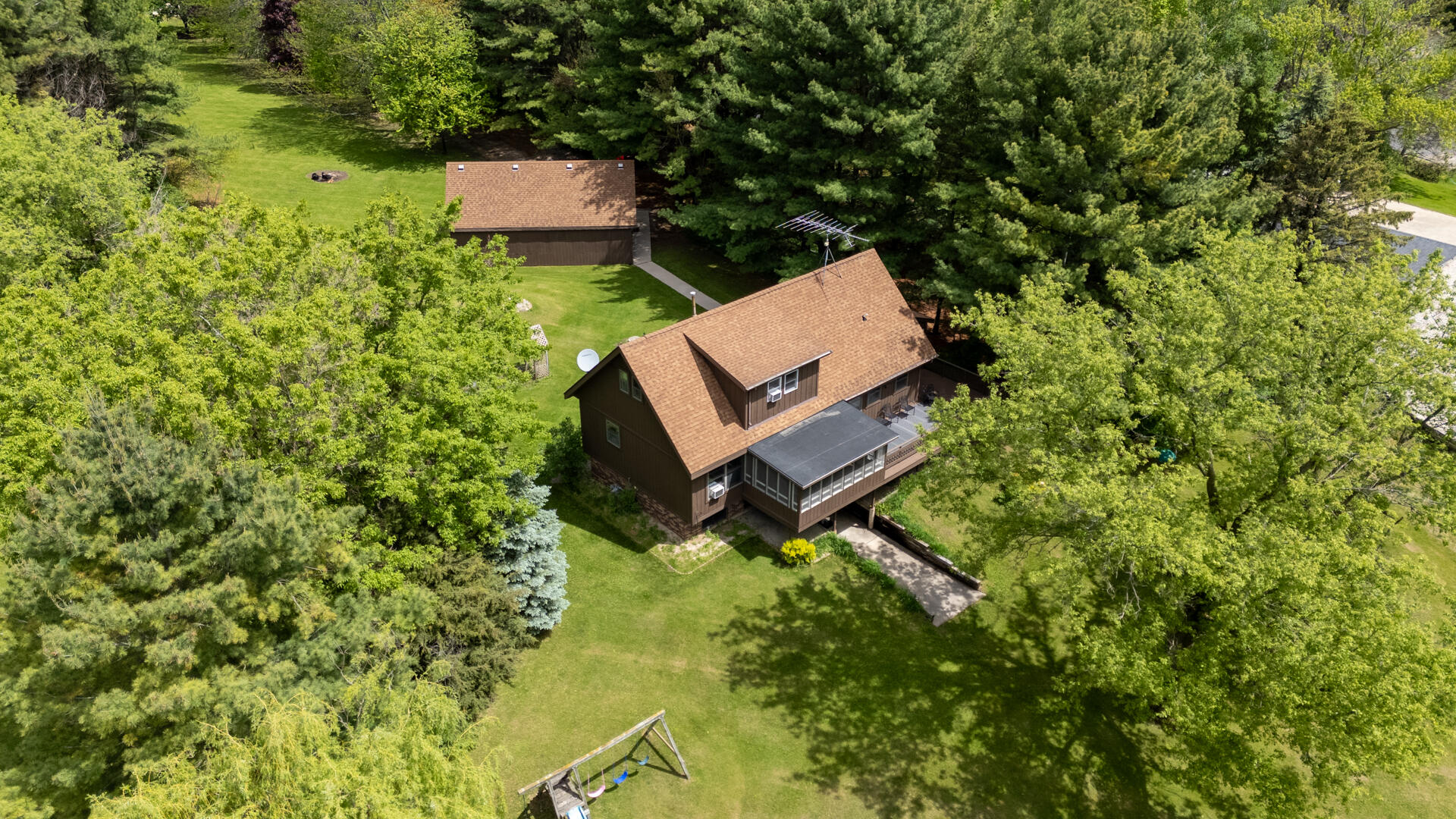 Wisconsin Lake Home for sale (MLS#: 1919233) at W10029  Spring Rd, in Fox Lake, Wisconsin. (4 of 43)