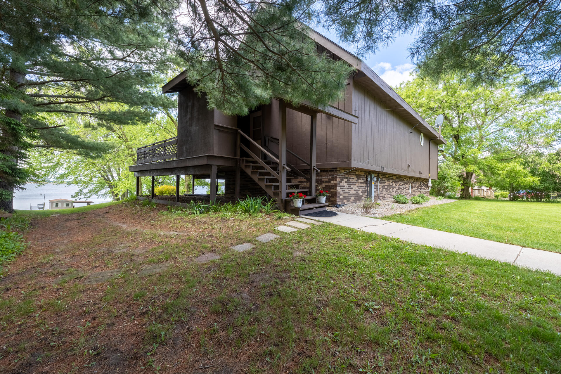 Wisconsin Lake Home for sale (MLS#: 1919233) at W10029  Spring Rd, in Fox Lake, Wisconsin. (5 of 43)