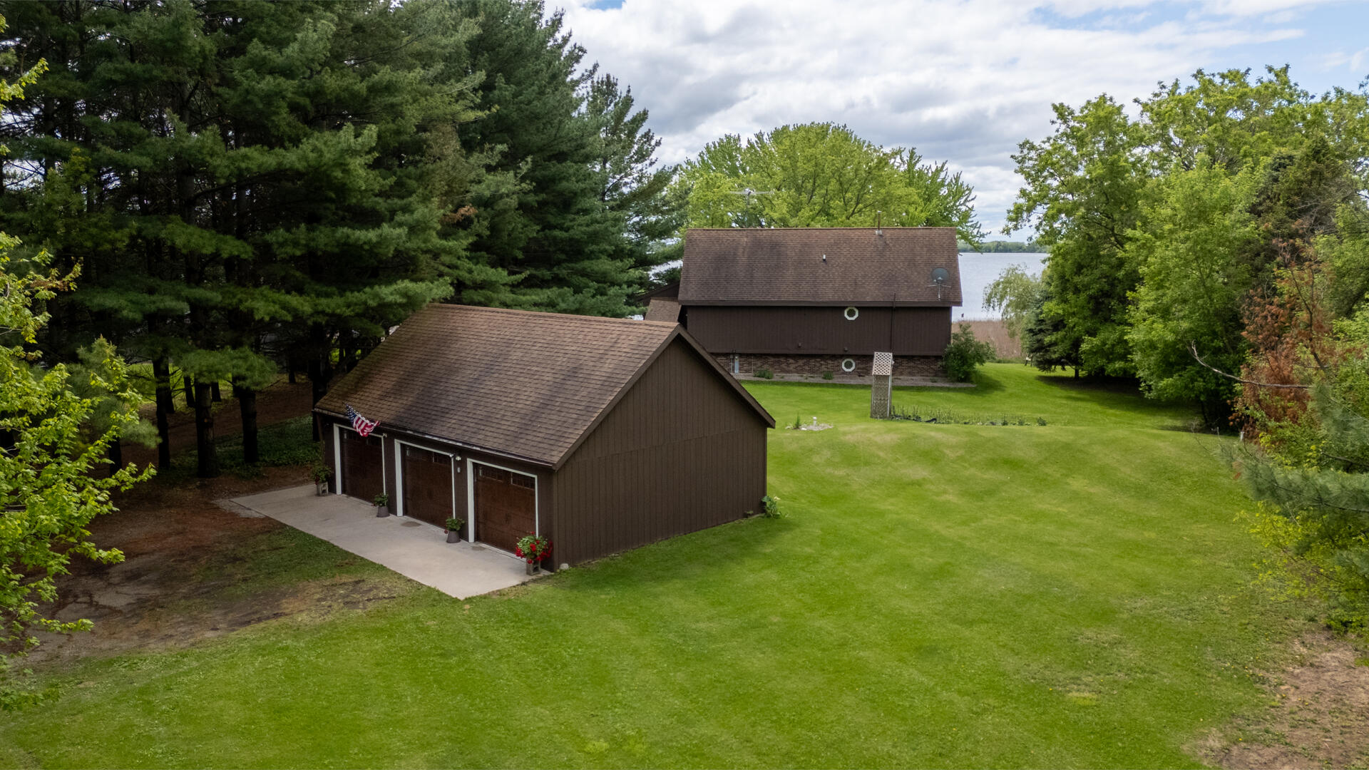 Wisconsin Lake Home for sale (MLS#: 1919233) at W10029  Spring Rd, in Fox Lake, Wisconsin. (7 of 43)
