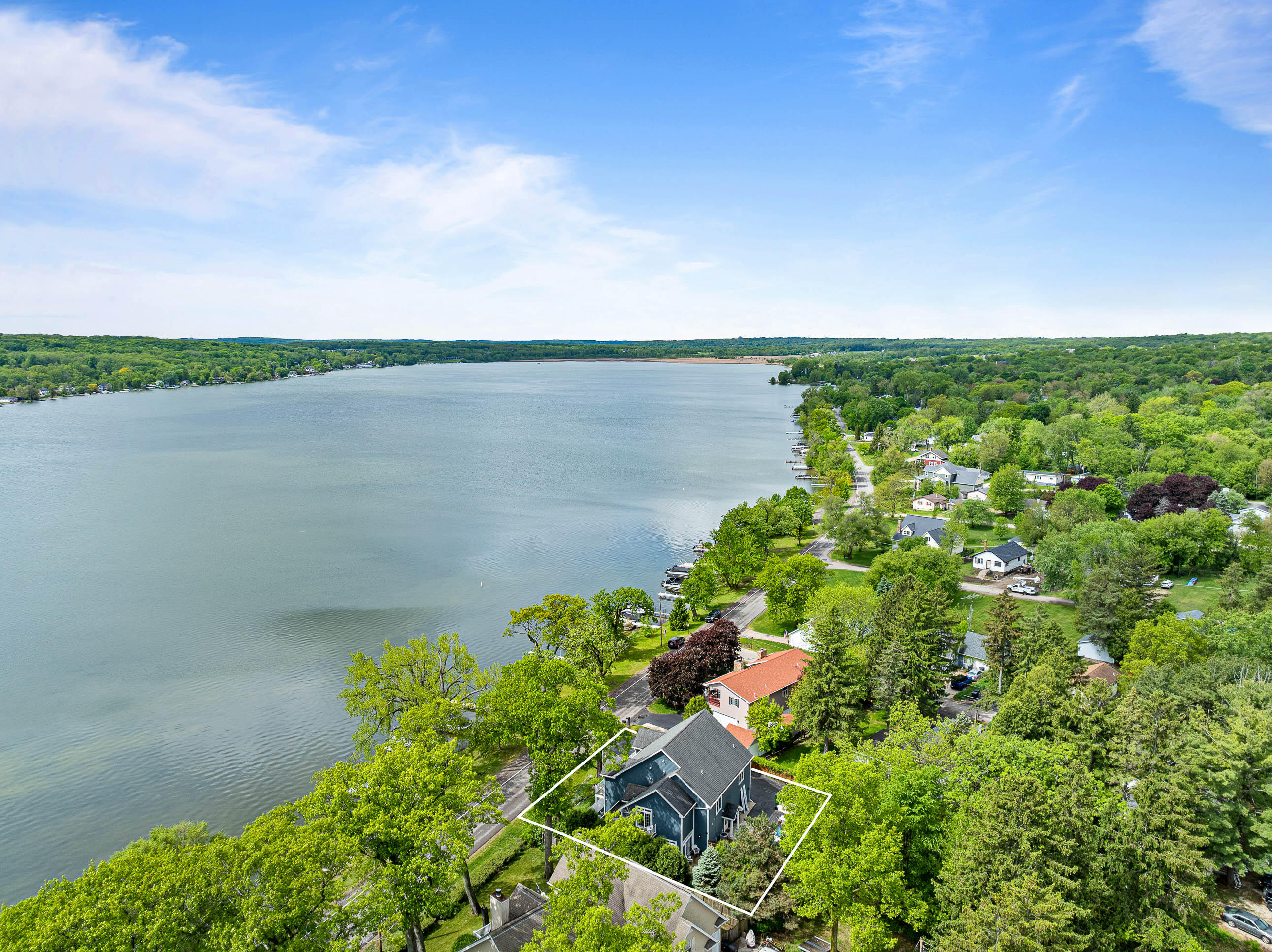 Wisconsin Lake Home for sale (MLS#: 1919276) at W3920  Lake Shore Dr, in Geneva, Wisconsin. (2 of 36)