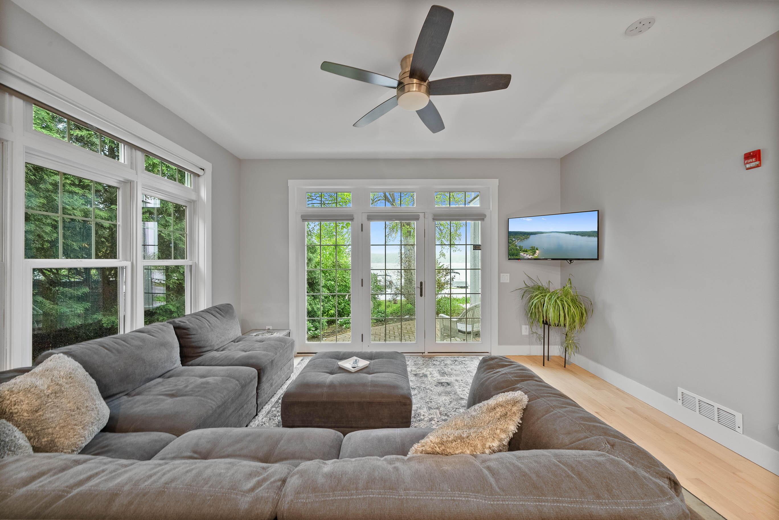 Wisconsin Lake Home for sale (MLS#: 1919276) at W3920  Lake Shore Dr, in Geneva, Wisconsin. (17 of 36)