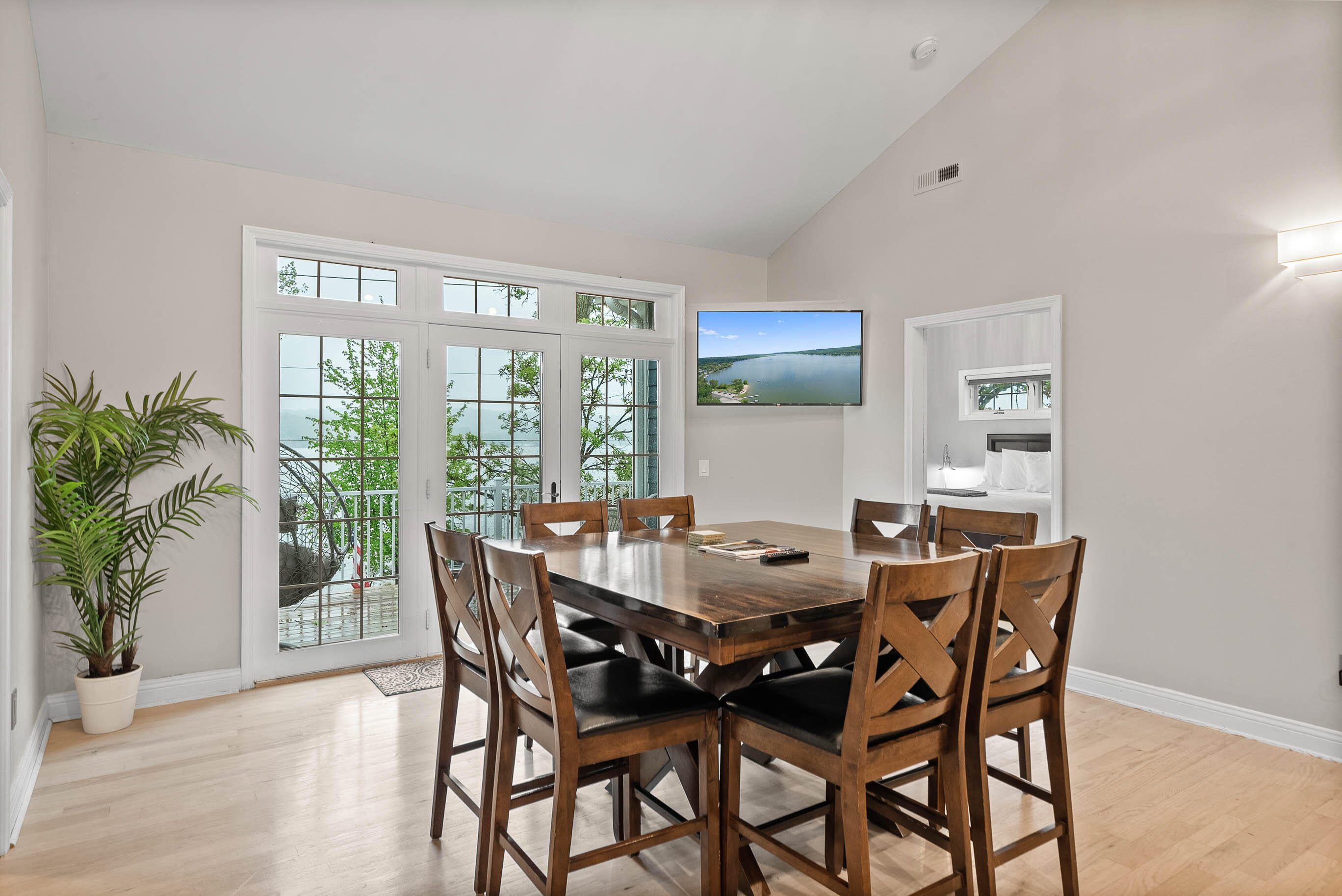 Wisconsin Lake Home for sale (MLS#: 1919276) at W3920  Lake Shore Dr, in Geneva, Wisconsin. (24 of 36)