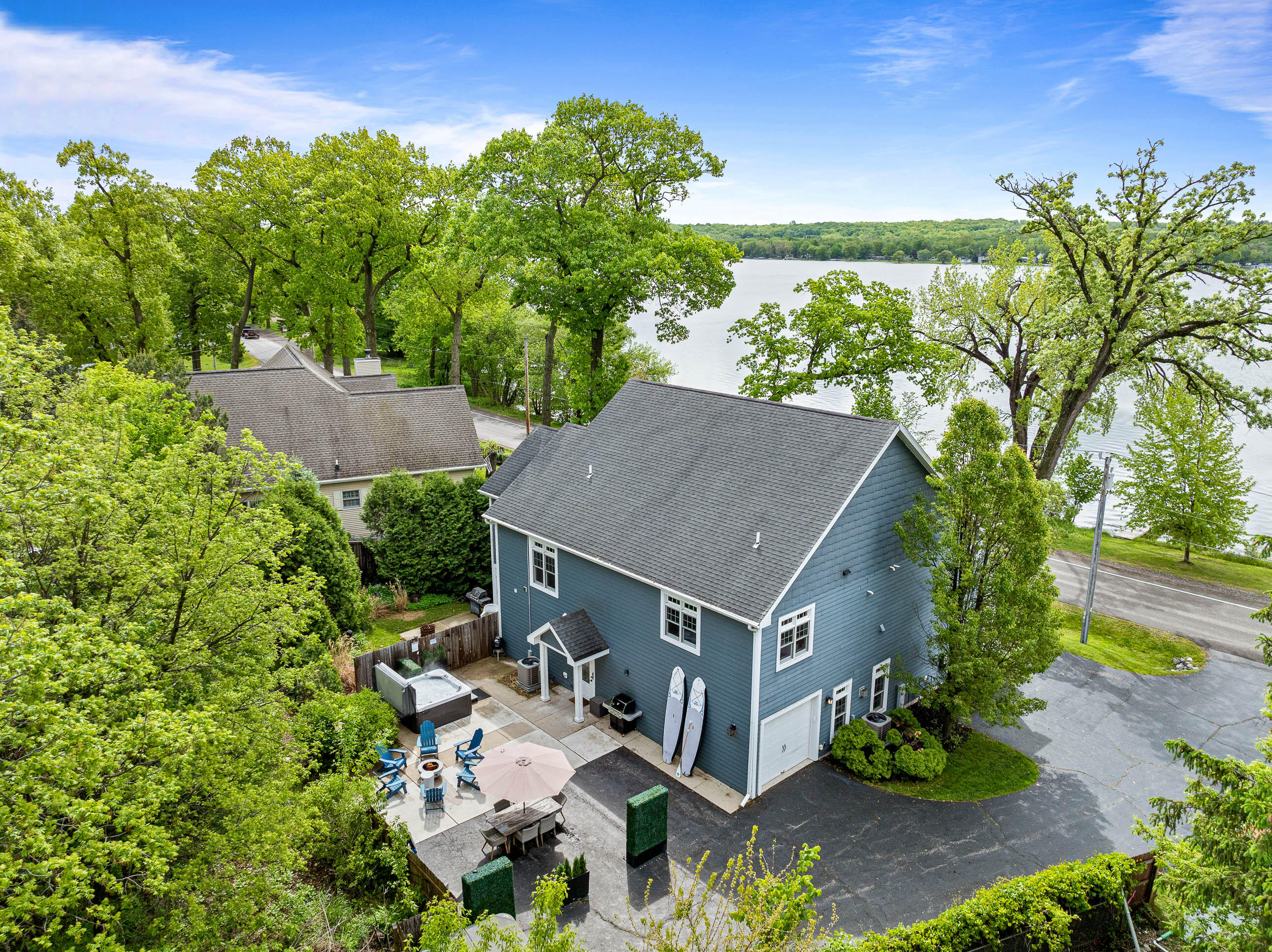 Wisconsin Lake Home for sale (MLS#: 1919276) at W3920  Lake Shore Dr, in Geneva, Wisconsin. (6 of 36)