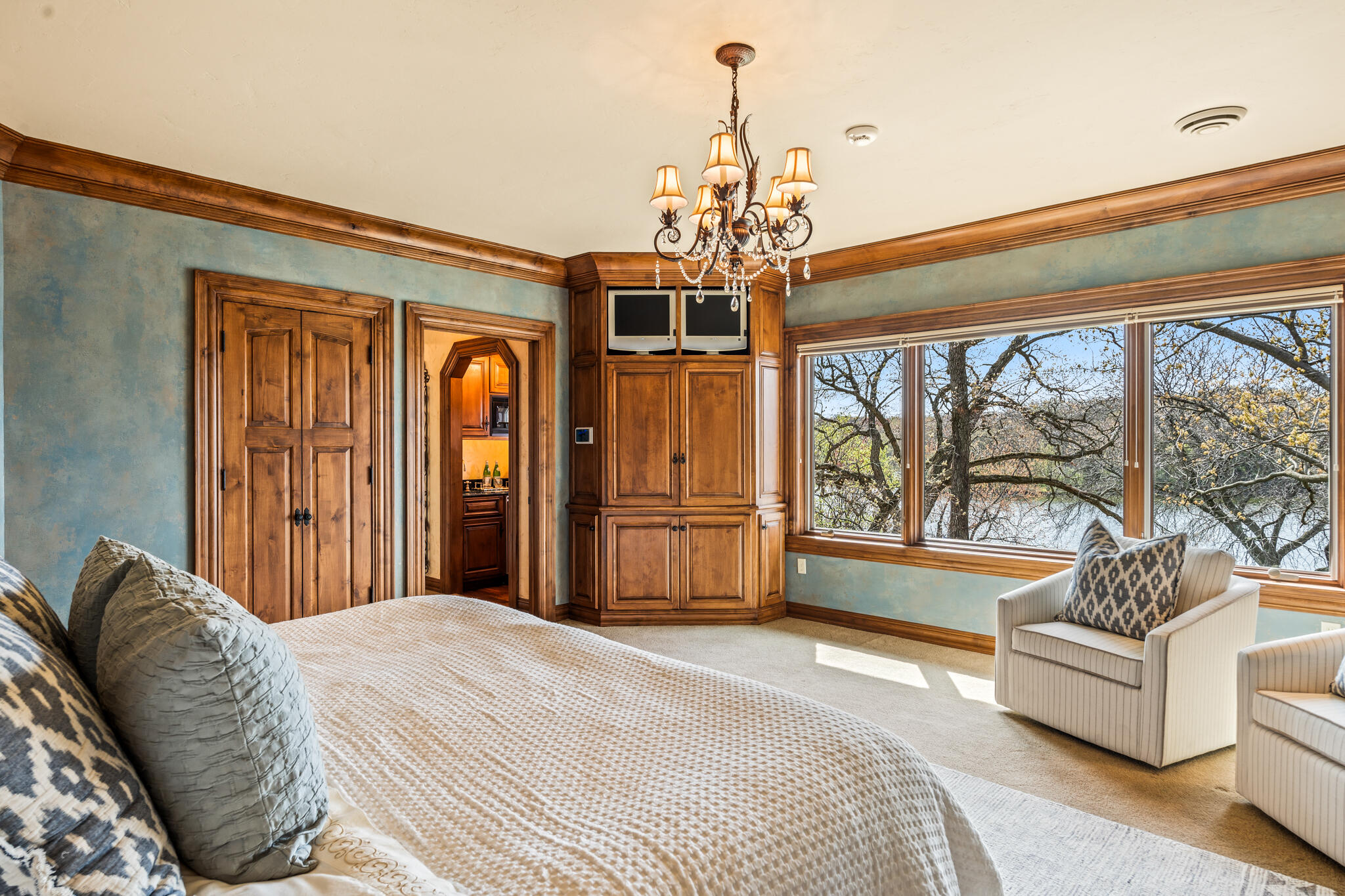 Wisconsin Lake Home for sale (MLS#: 1919354) at 4513 N Hewitts Point Rd, in Oconomowoc Lake, Wisconsin. (19 of 38)