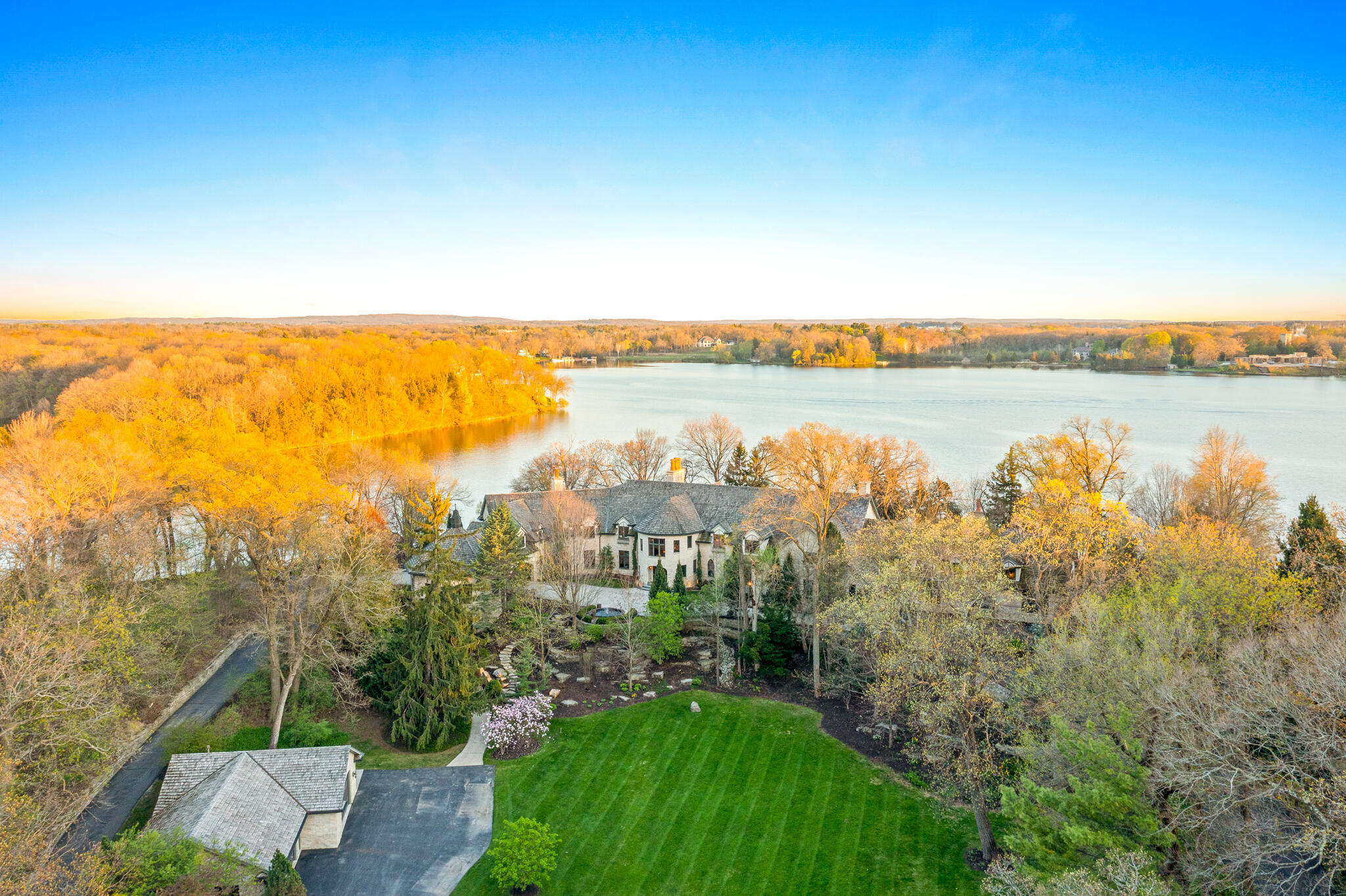 Wisconsin Lake Home for sale (MLS#: 1919354) at 4513 N Hewitts Point Rd, in Oconomowoc Lake, Wisconsin. (3 of 38)