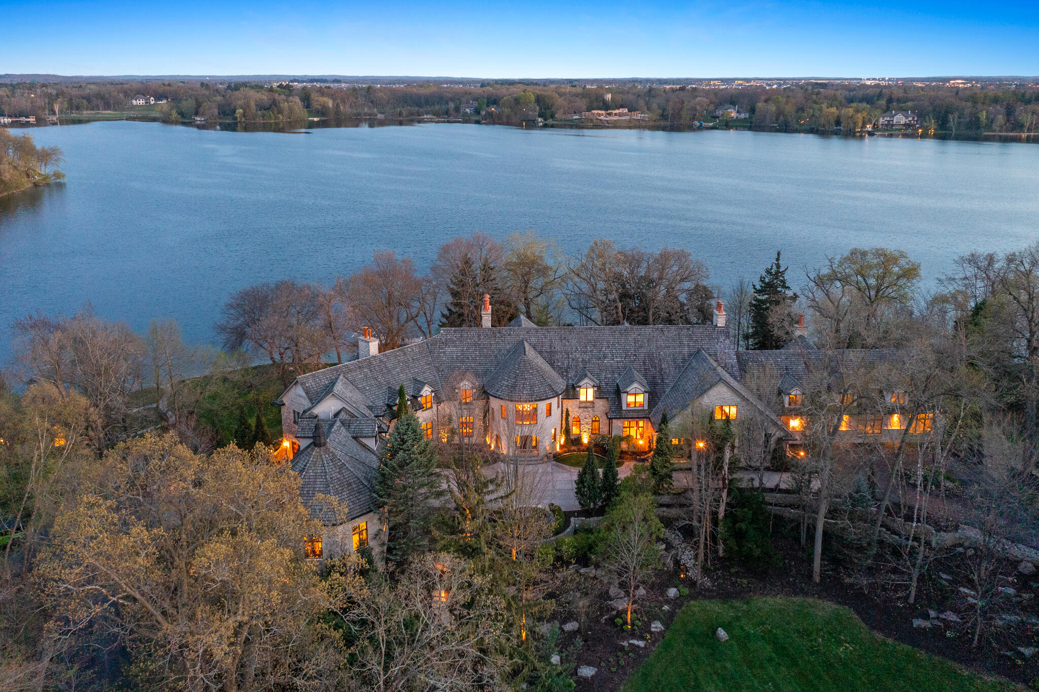 Wisconsin Lake Home for sale (MLS#: 1919354) at 4513 N Hewitts Point Rd, in Oconomowoc Lake, Wisconsin. (34 of 38)