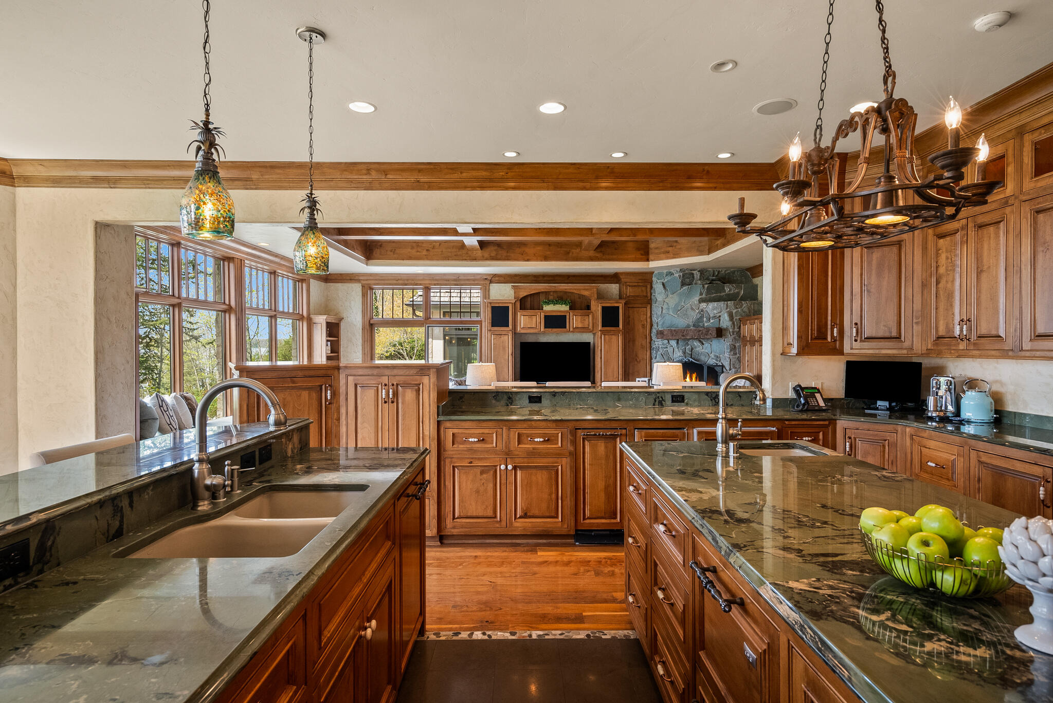 Wisconsin Lake Home for sale (MLS#: 1919354) at 4513 N Hewitts Point Rd, in Oconomowoc Lake, Wisconsin. (9 of 38)