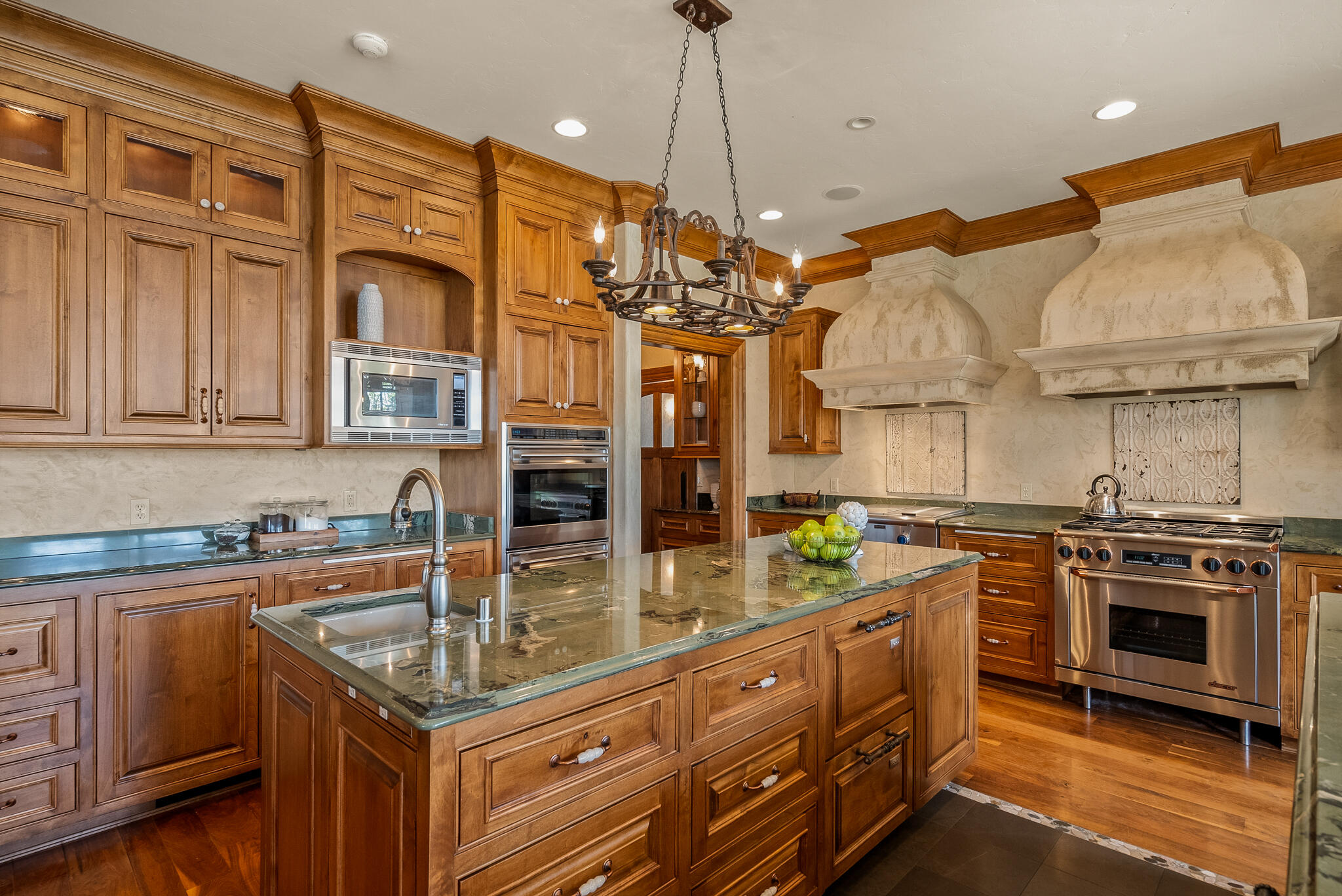Wisconsin Lake Home for sale (MLS#: 1919354) at 4513 N Hewitts Point Rd, in Oconomowoc Lake, Wisconsin. (10 of 38)