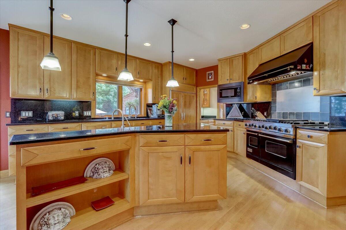 Wisconsin Lake Home for sale (MLS#: 1919462) at 6625  Charles St, in Caledonia, Wisconsin. (10 of 30)