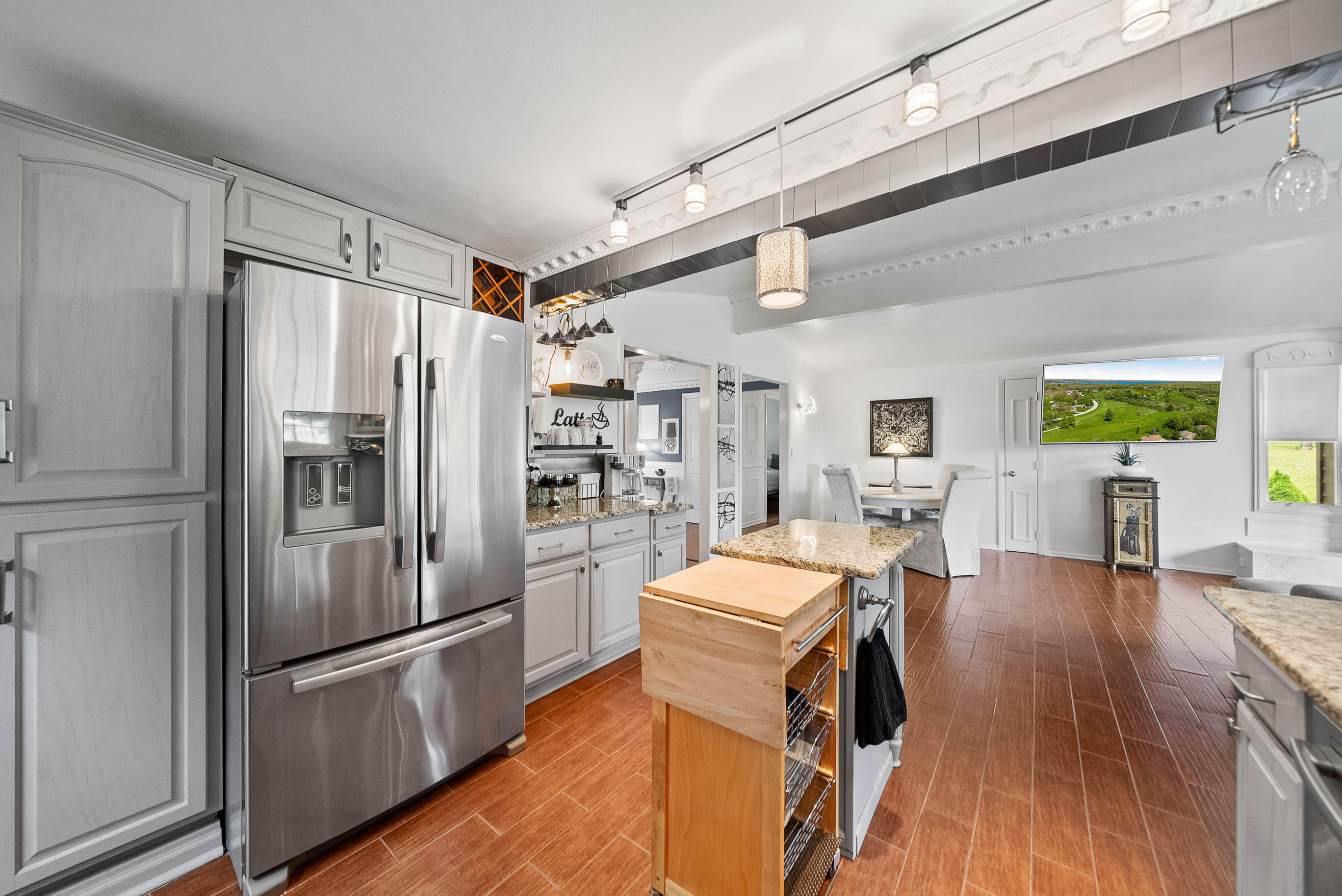 Wisconsin Lake Home for sale (MLS#: 1919545) at 262  Castle Ter, in Fontana, Wisconsin. (11 of 54)