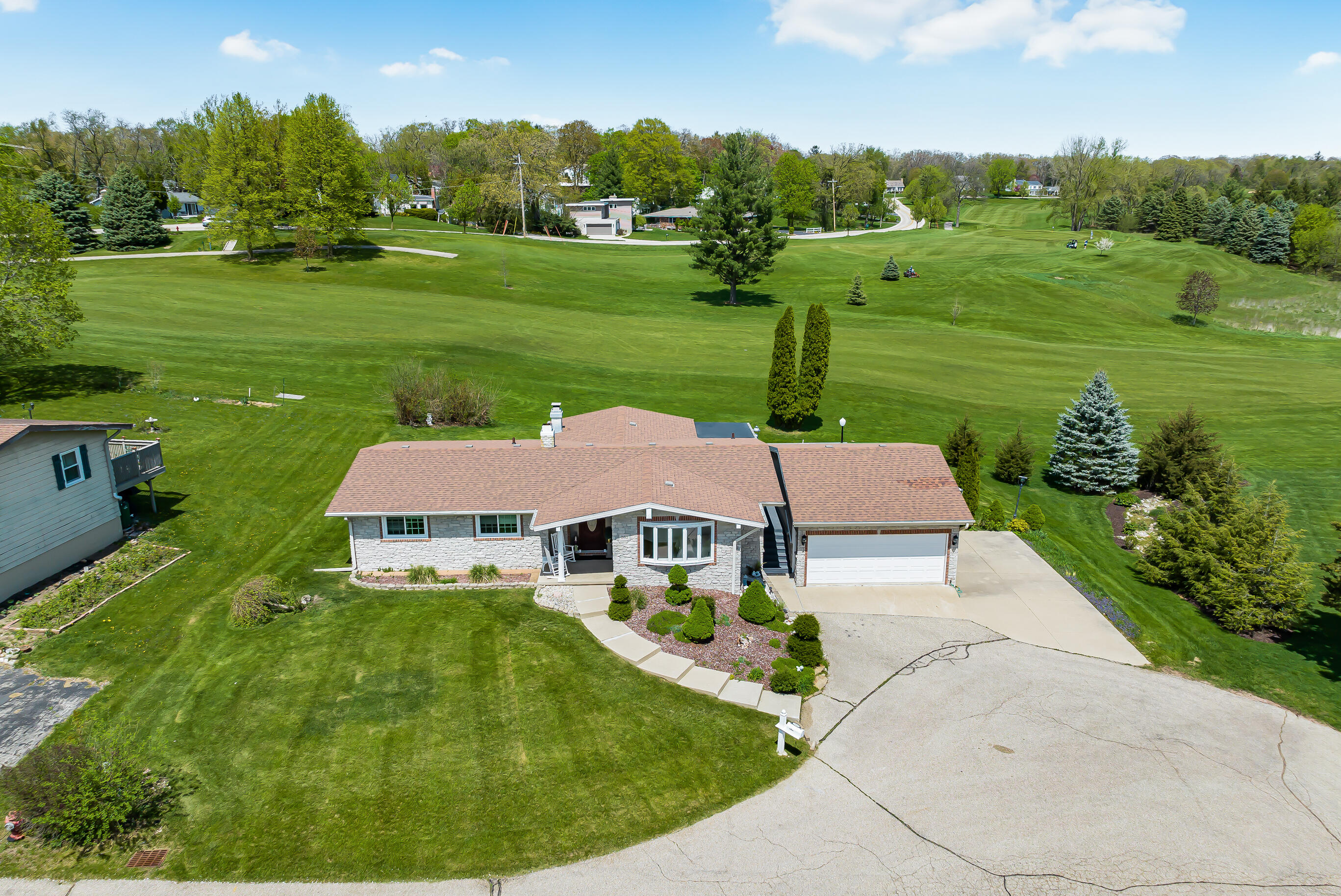 Wisconsin Lake Home for sale (MLS#: 1919545) at 262  Castle Ter, in Fontana, Wisconsin. (41 of 54)
