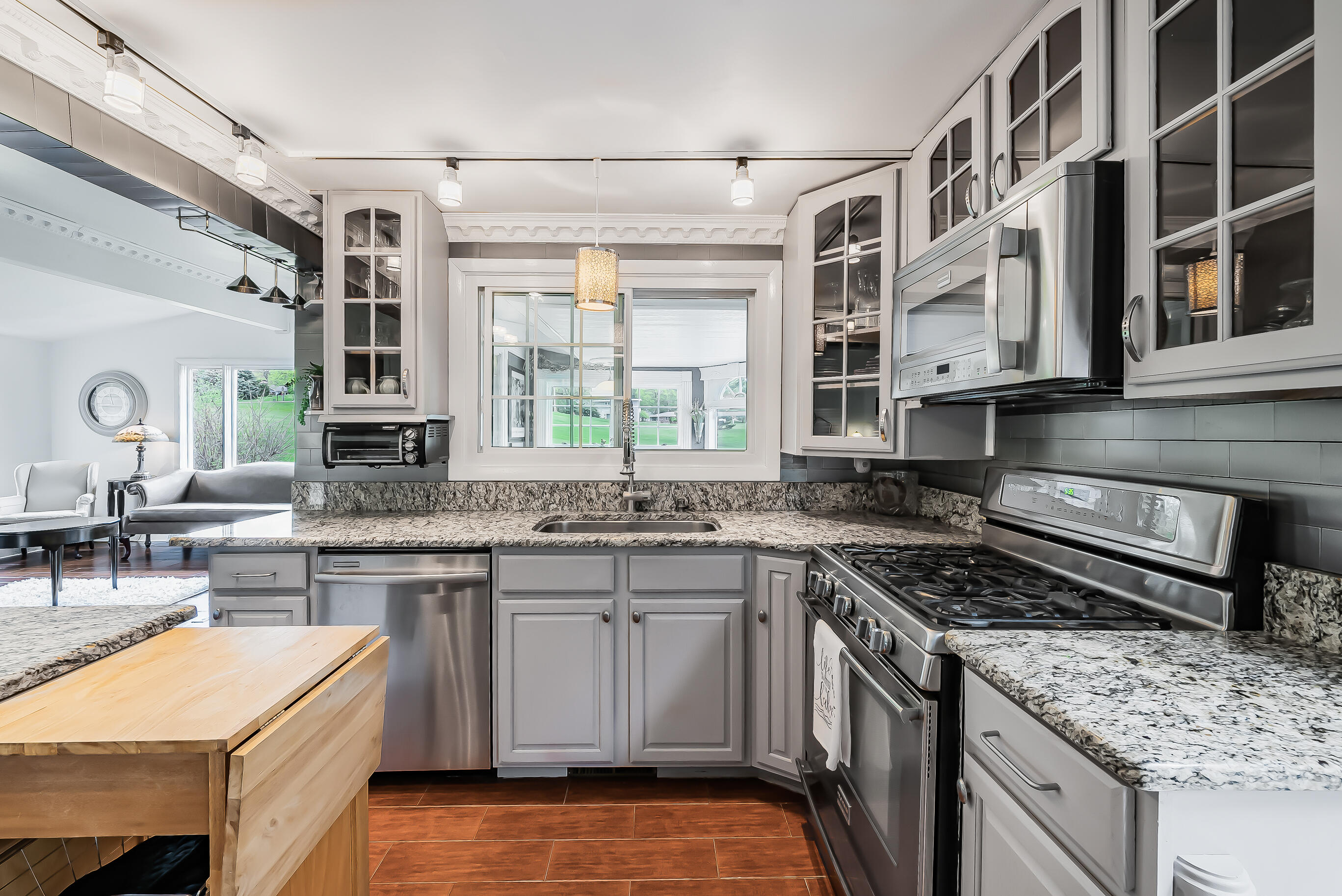 Wisconsin Lake Home for sale (MLS#: 1919545) at 262  Castle Ter, in Fontana, Wisconsin. (9 of 54)