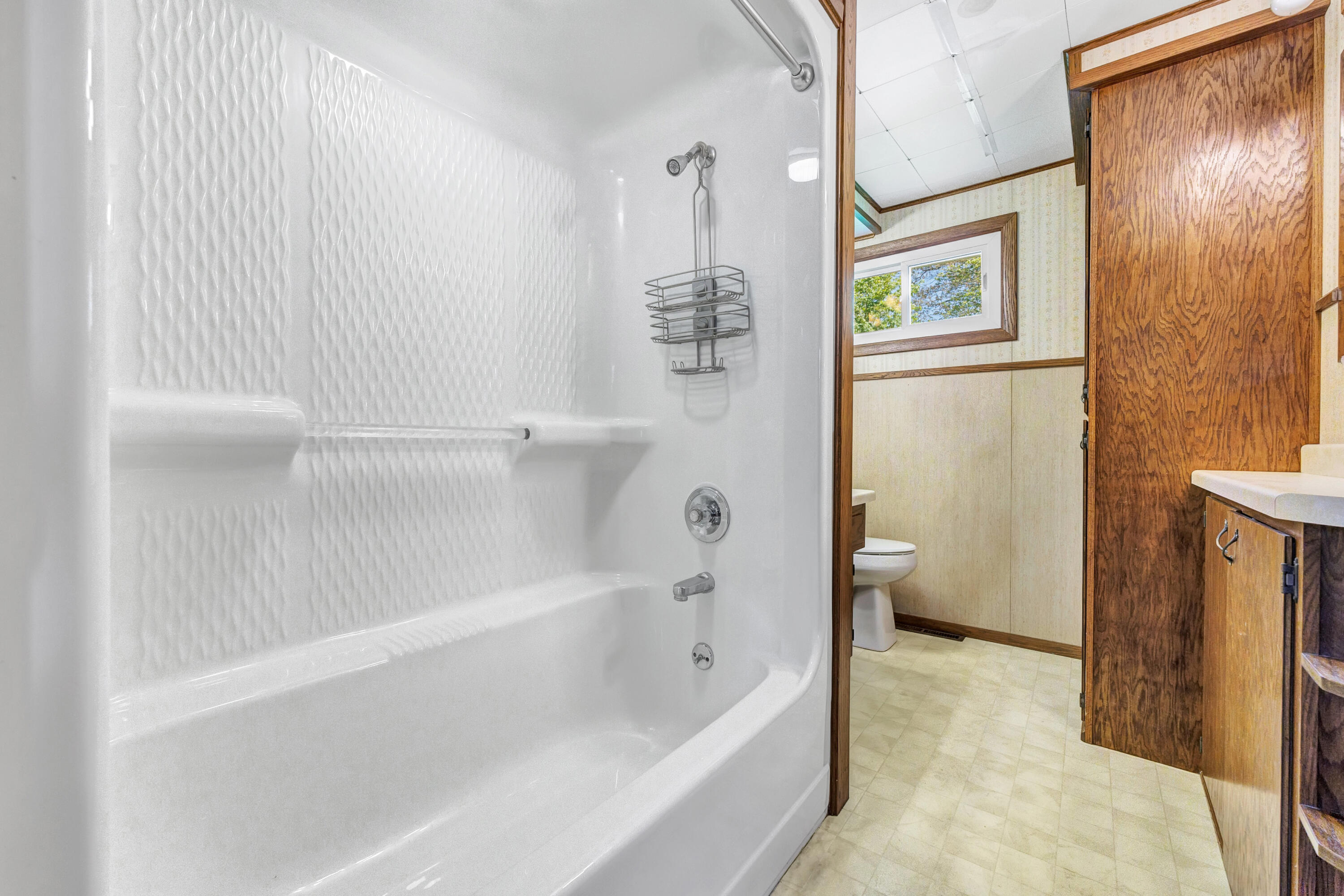 Wisconsin Lake Home for sale (MLS#: 1919584) at W6013  Lake Dr, in Wescott, Wisconsin. (11 of 34)