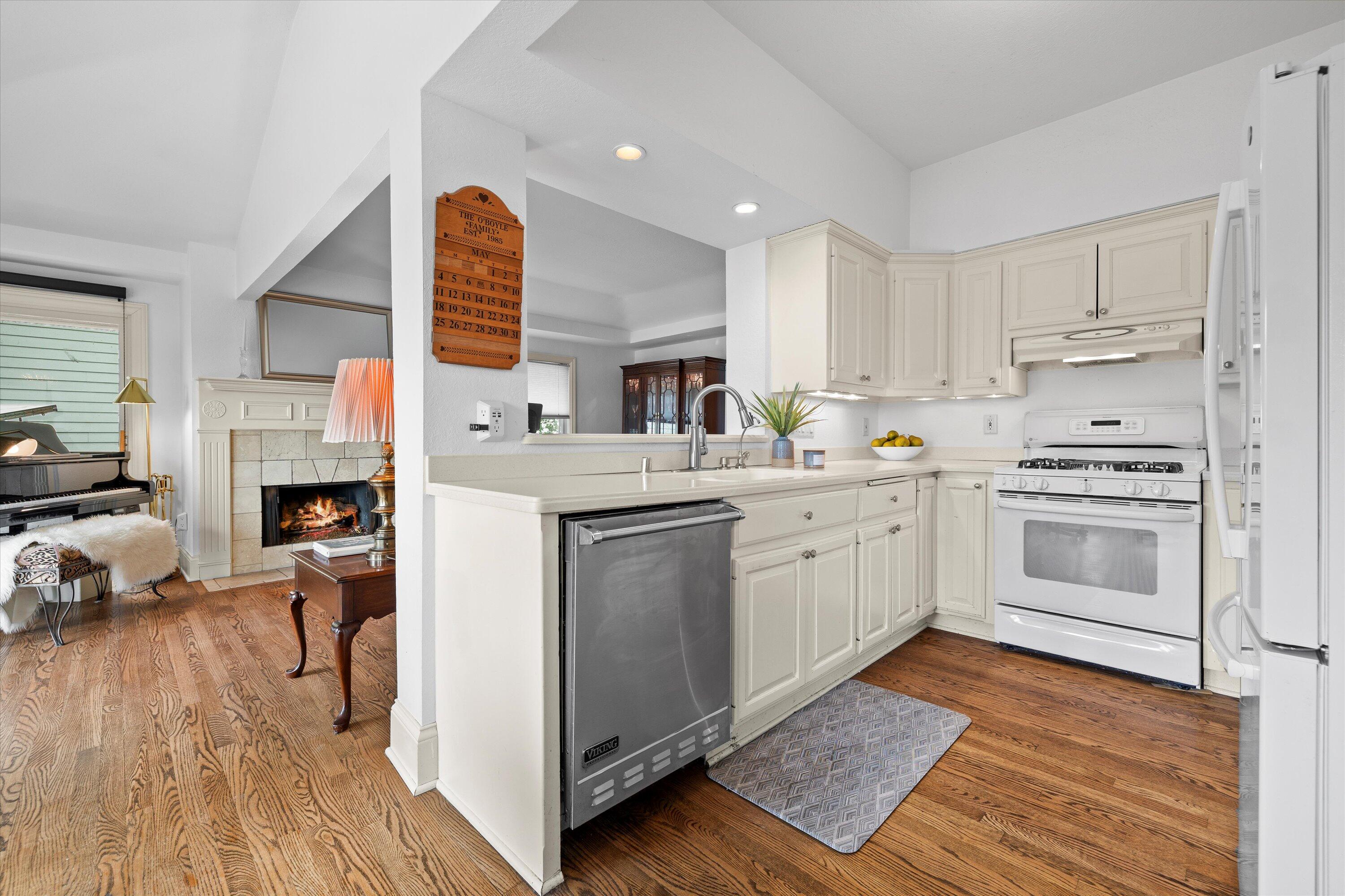 Wisconsin Lake Home for sale (MLS#: 1919739) at N26W30255  Maple Ave, in Delafield, Wisconsin. (16 of 50)
