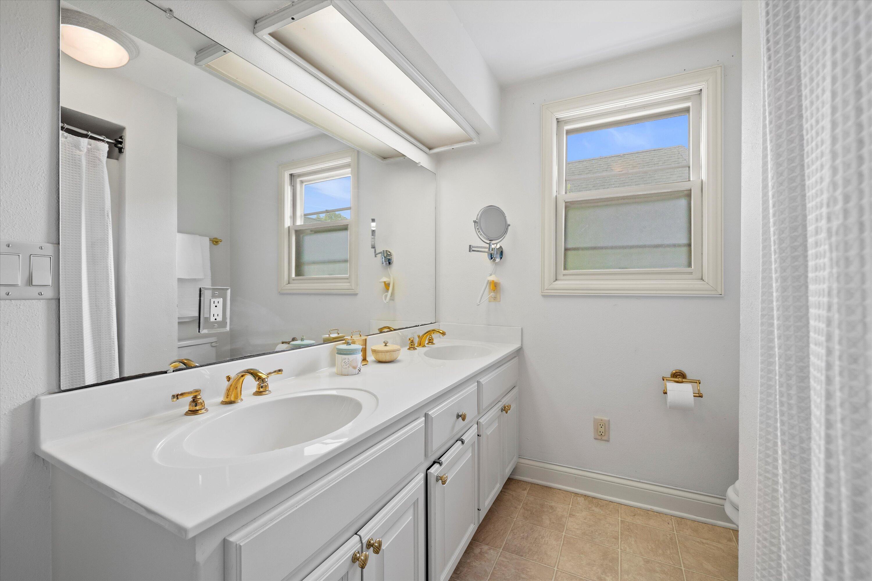 Wisconsin Lake Home for sale (MLS#: 1919739) at N26W30255  Maple Ave, in Delafield, Wisconsin. (27 of 50)