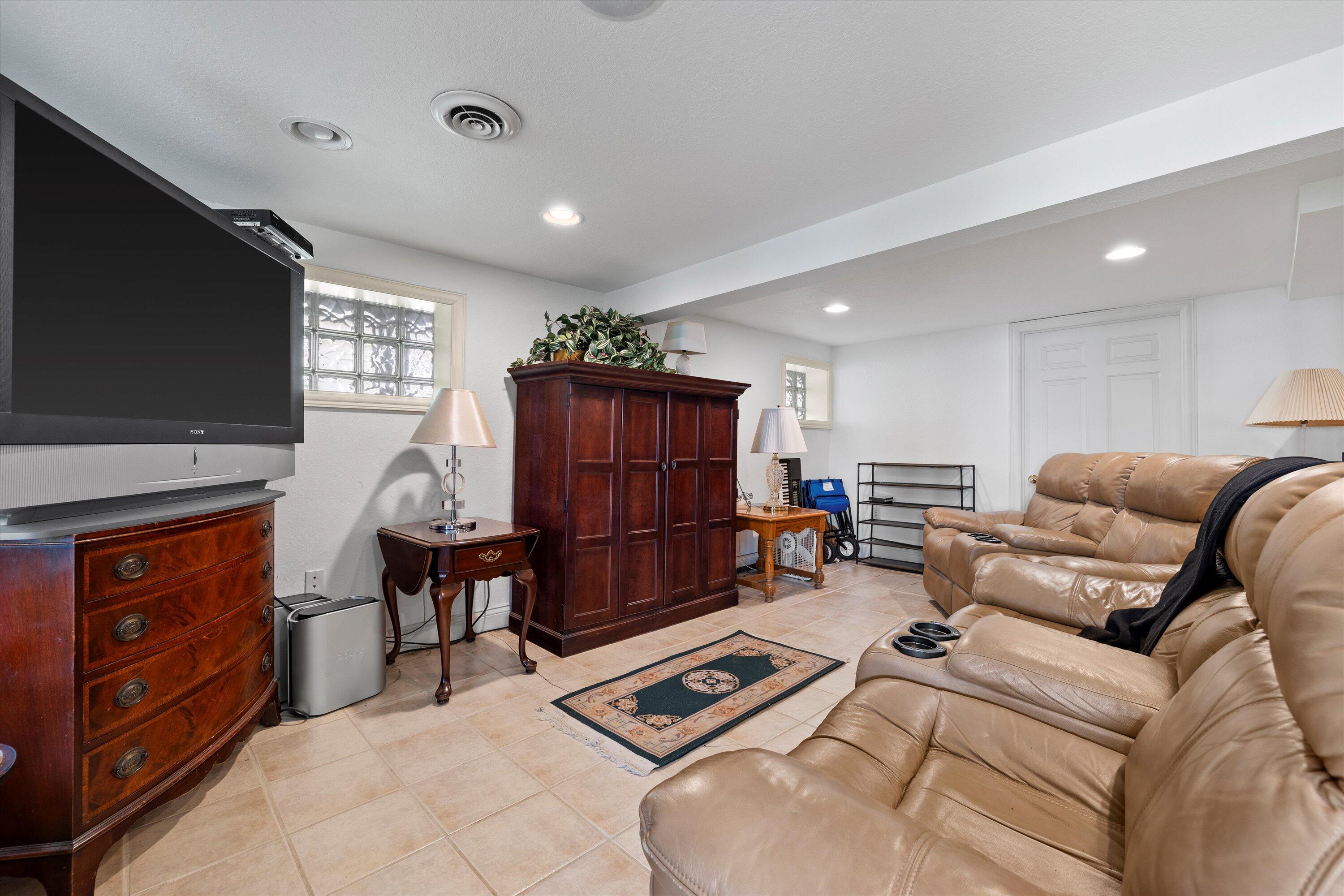 Wisconsin Lake Home for sale (MLS#: 1919739) at N26W30255  Maple Ave, in Delafield, Wisconsin. (28 of 50)