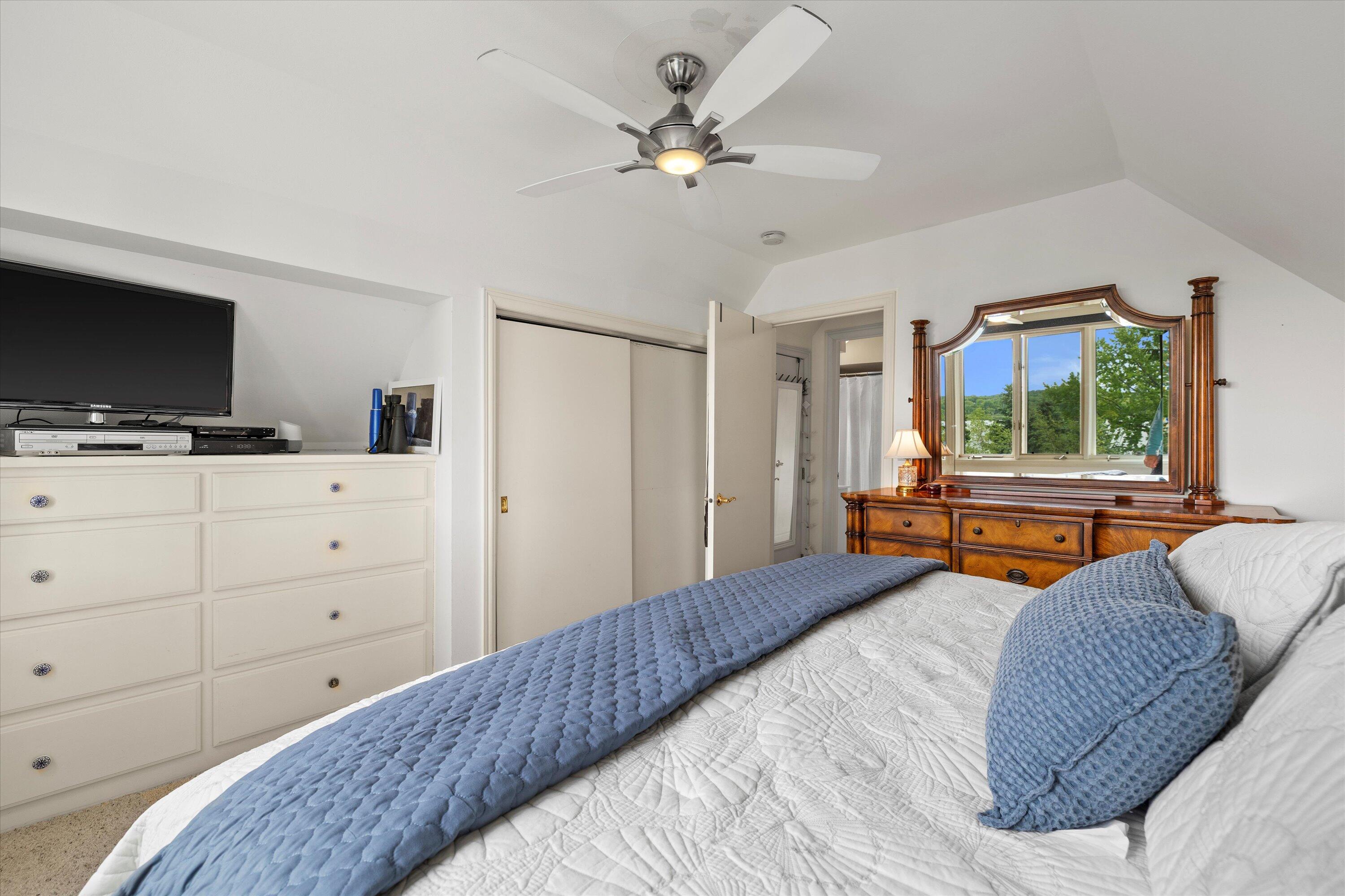 Wisconsin Lake Home for sale (MLS#: 1919739) at N26W30255  Maple Ave, in Delafield, Wisconsin. (33 of 50)