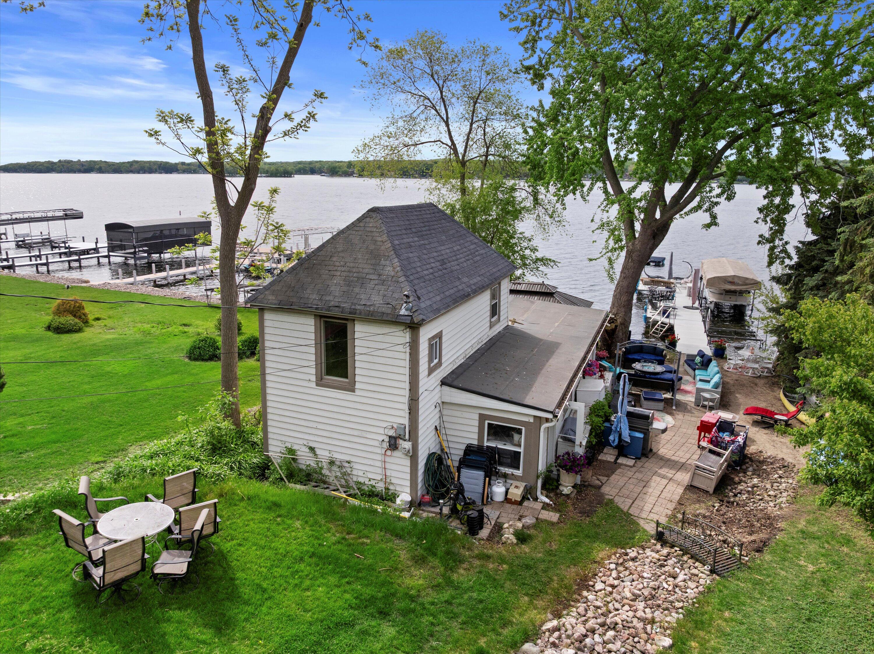 Wisconsin Lake Home for sale (MLS#: 1919739) at N26W30255  Maple Ave, in Delafield, Wisconsin. (36 of 50)
