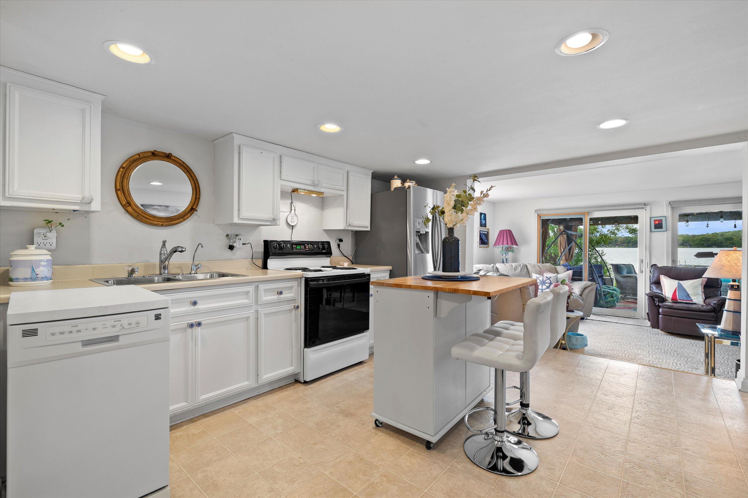 Wisconsin Lake Home for sale (MLS#: 1919739) at N26W30255  Maple Ave, in Delafield, Wisconsin. (39 of 50)