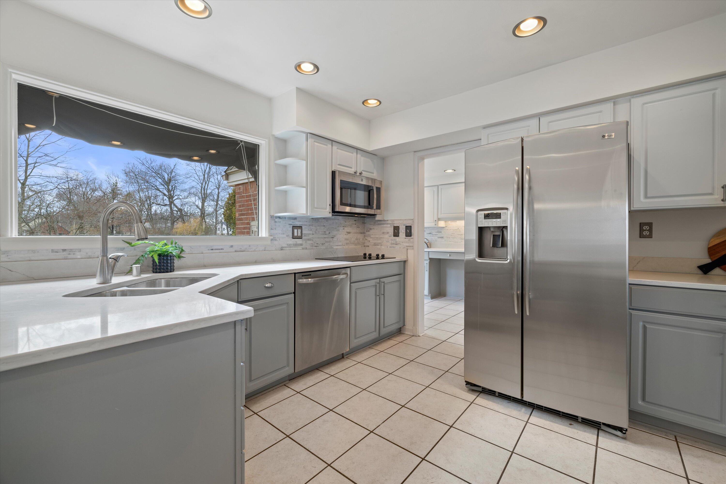 Wisconsin Lake Home for sale (MLS#: 1919762) at 4696 N Lake Dr, in Whitefish Bay, Wisconsin. (18 of 79)