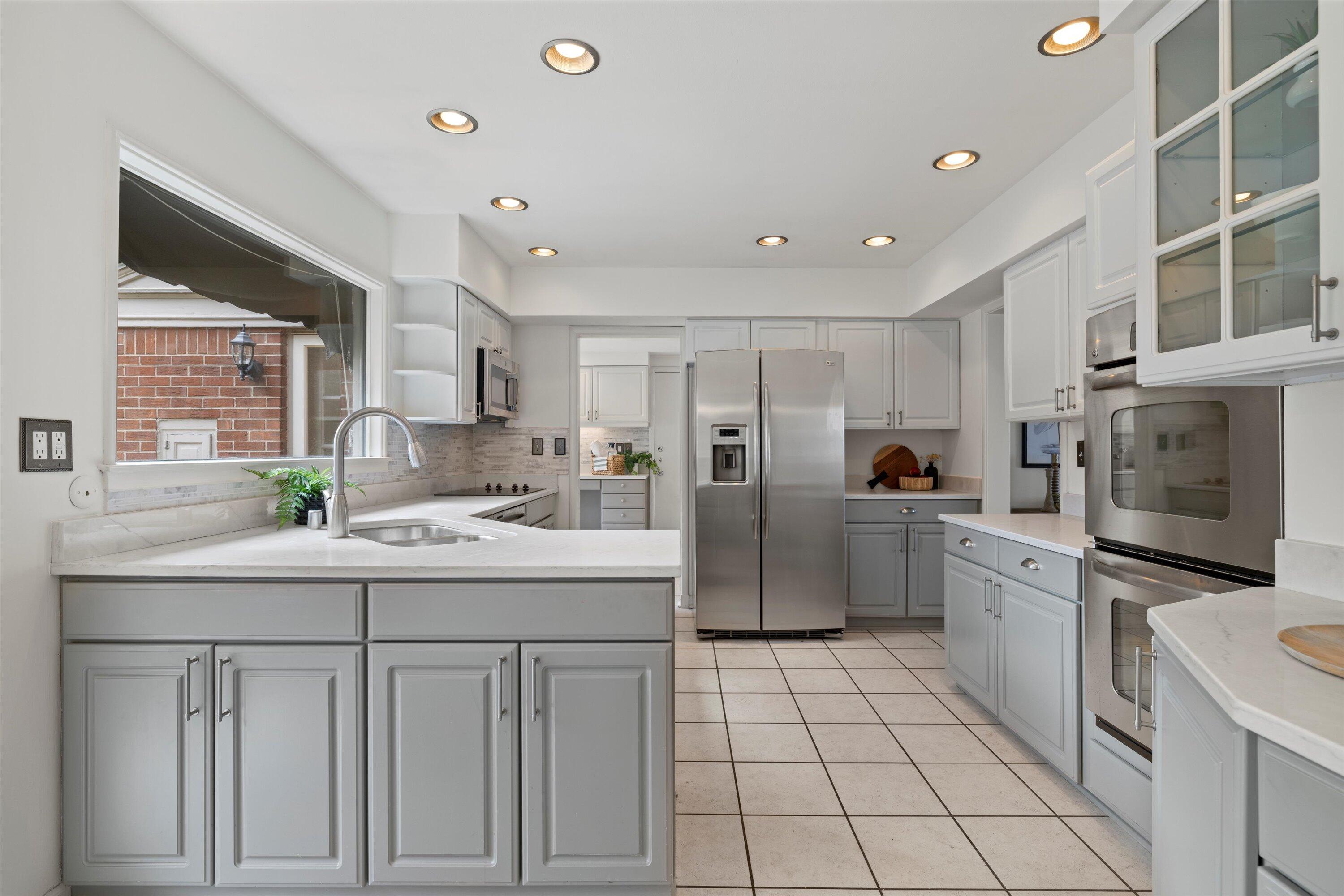 Wisconsin Lake Home for sale (MLS#: 1919762) at 4696 N Lake Dr, in Whitefish Bay, Wisconsin. (22 of 79)