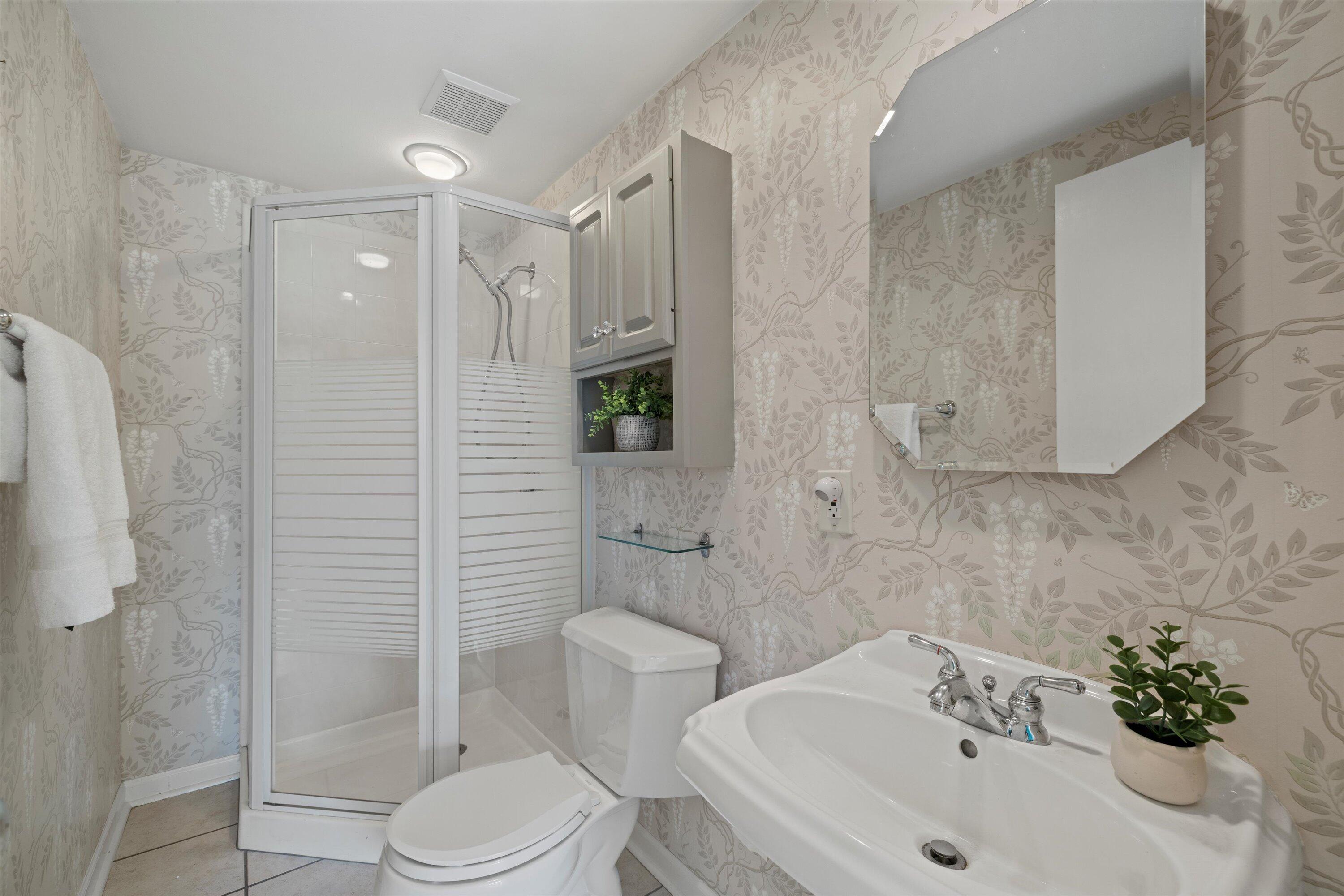 Wisconsin Lake Home for sale (MLS#: 1919762) at 4696 N Lake Dr, in Whitefish Bay, Wisconsin. (24 of 79)