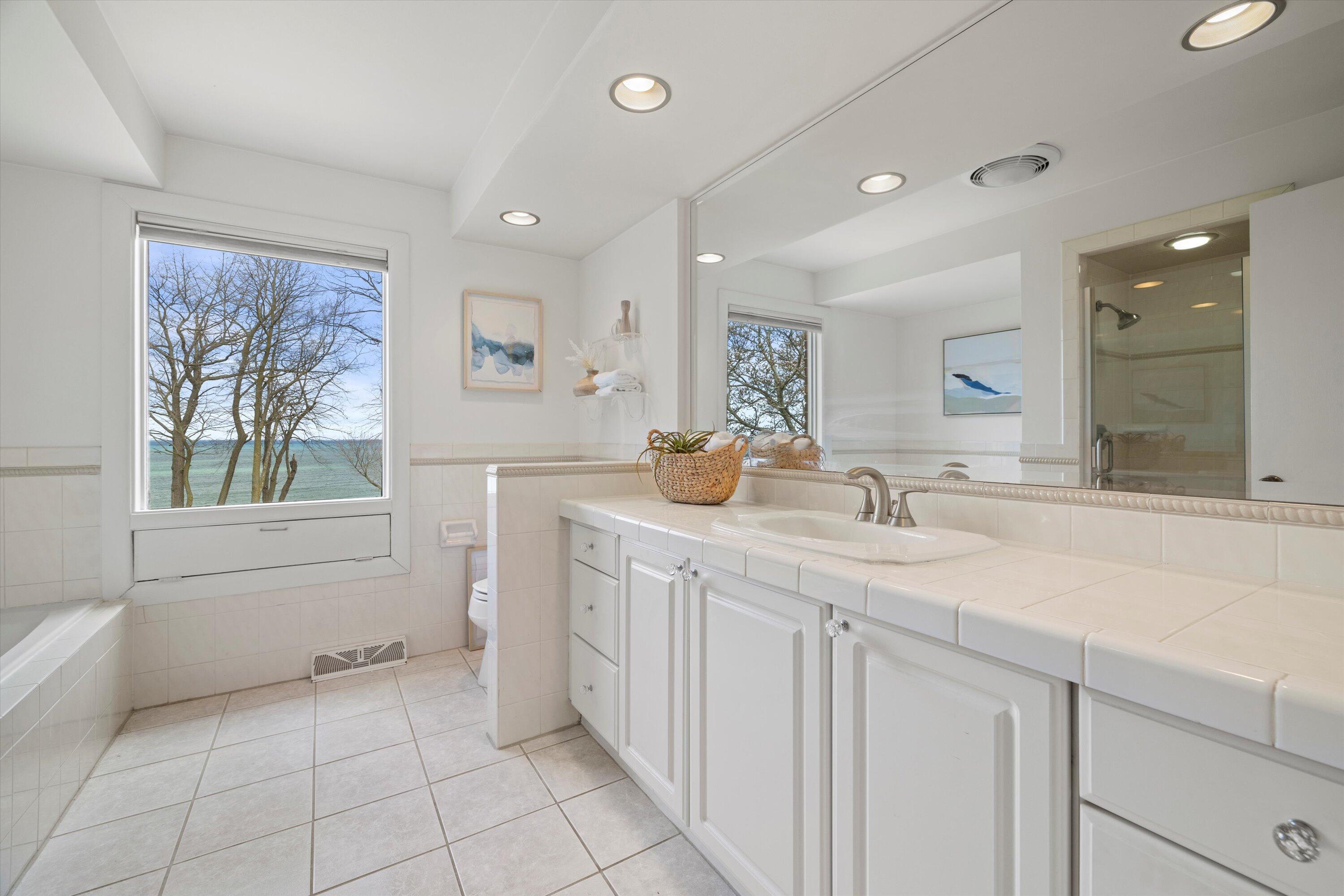 Wisconsin Lake Home for sale (MLS#: 1919762) at 4696 N Lake Dr, in Whitefish Bay, Wisconsin. (31 of 79)