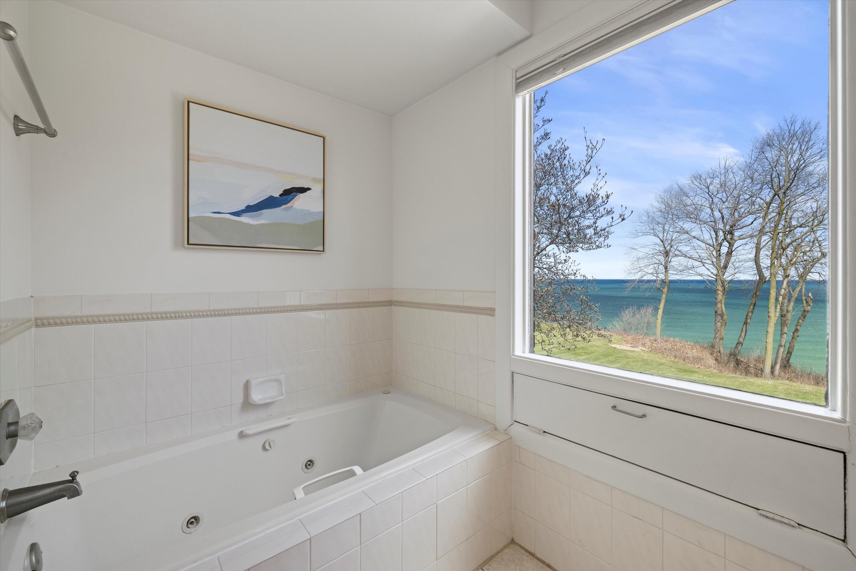 Wisconsin Lake Home for sale (MLS#: 1919762) at 4696 N Lake Dr, in Whitefish Bay, Wisconsin. (32 of 79)