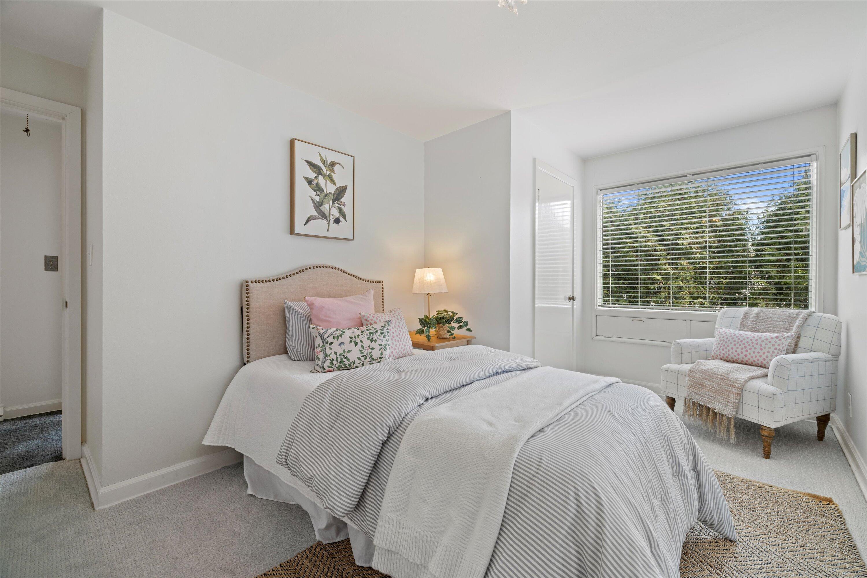 Wisconsin Lake Home for sale (MLS#: 1919762) at 4696 N Lake Dr, in Whitefish Bay, Wisconsin. (34 of 79)