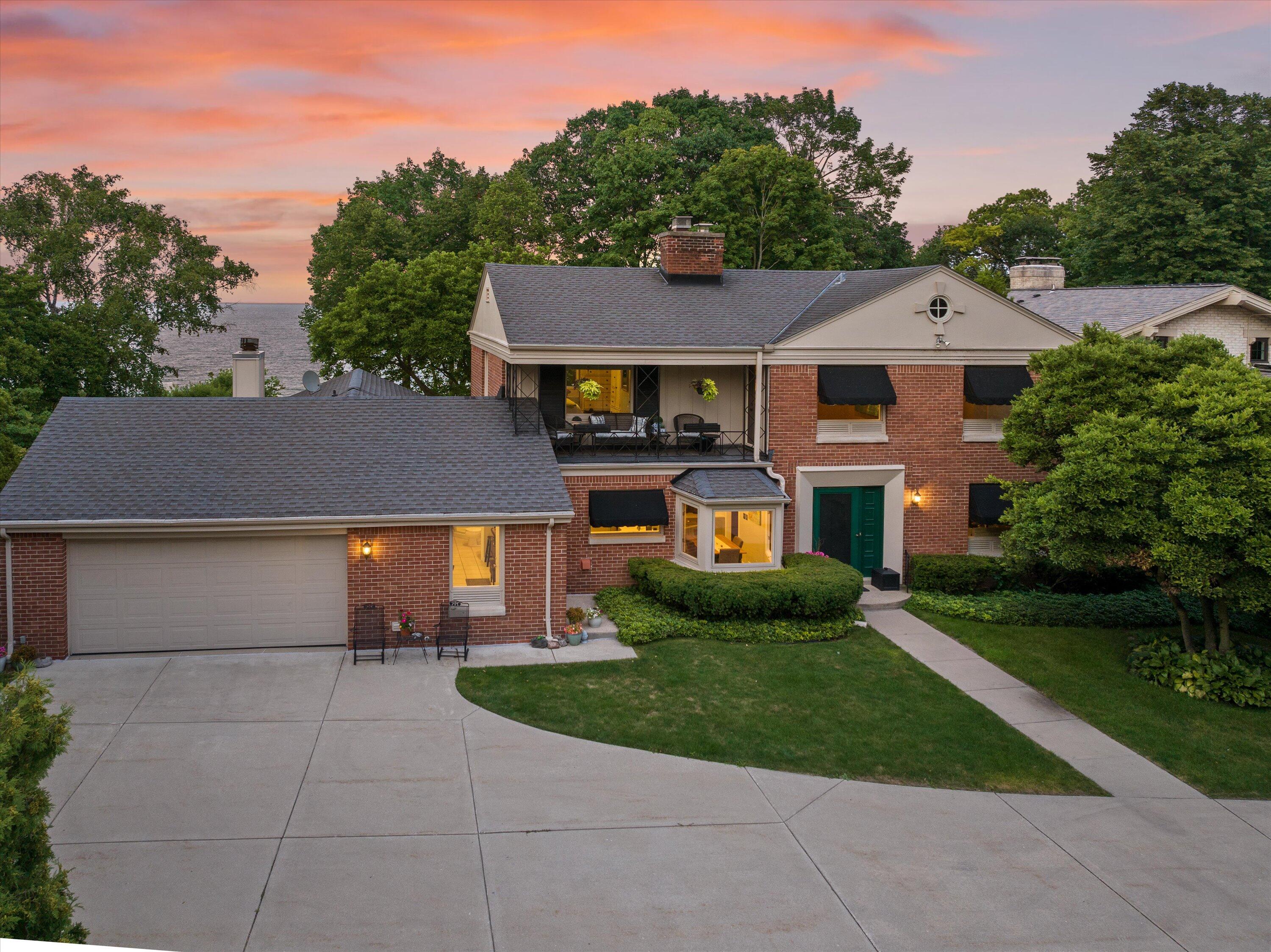 Wisconsin Lake Home for sale (MLS#: 1919762) at 4696 N Lake Dr, in Whitefish Bay, Wisconsin. (5 of 79)