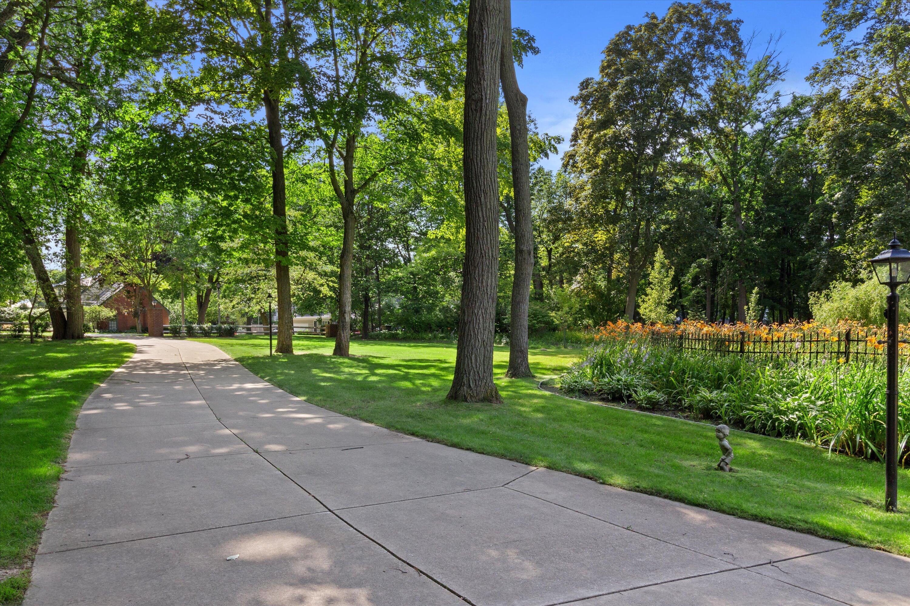Wisconsin Lake Home for sale (MLS#: 1919762) at 4696 N Lake Dr, in Whitefish Bay, Wisconsin. (41 of 79)
