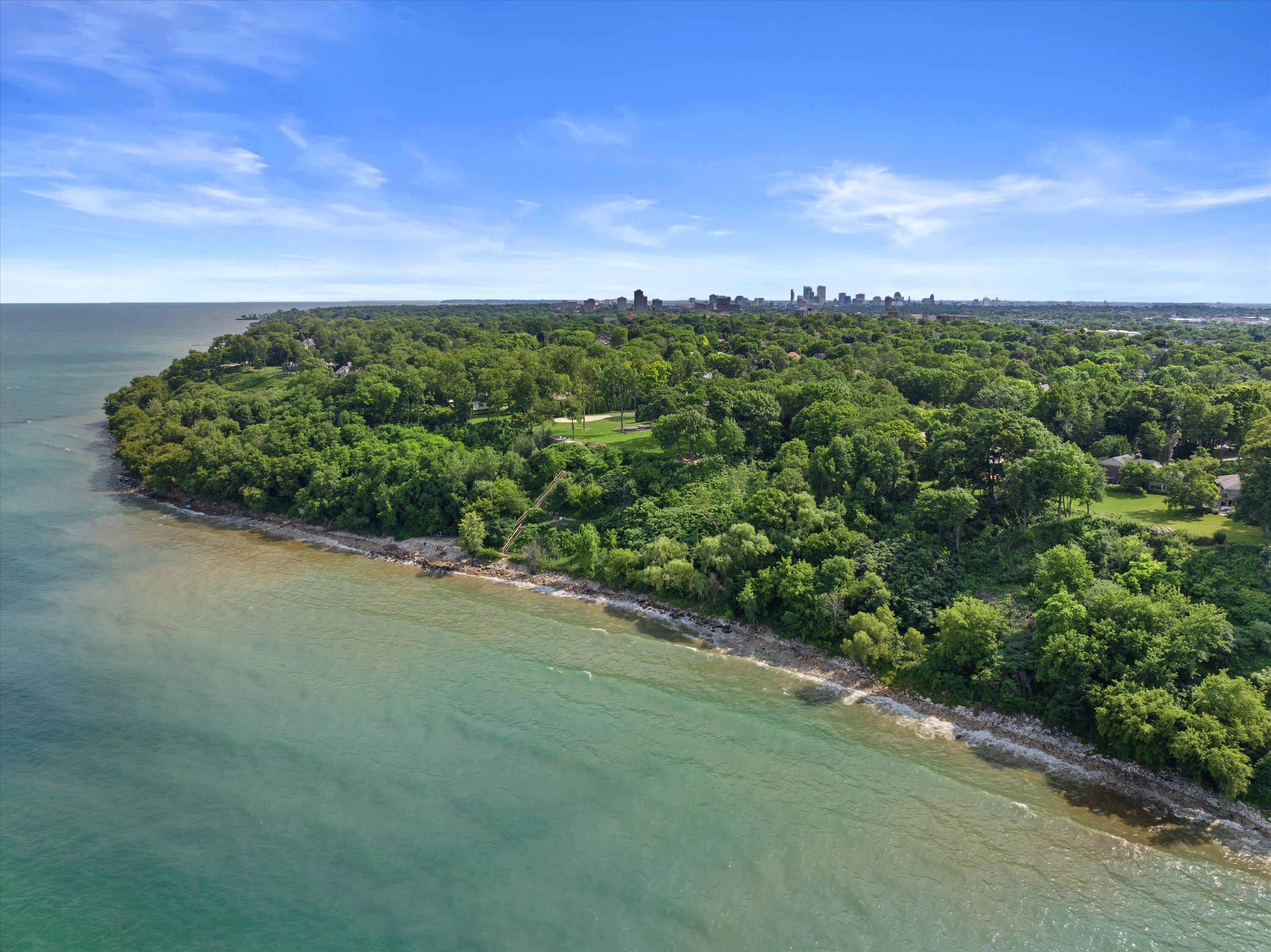 Wisconsin Lake Home for sale (MLS#: 1919762) at 4696 N Lake Dr, in Whitefish Bay, Wisconsin. (43 of 79)