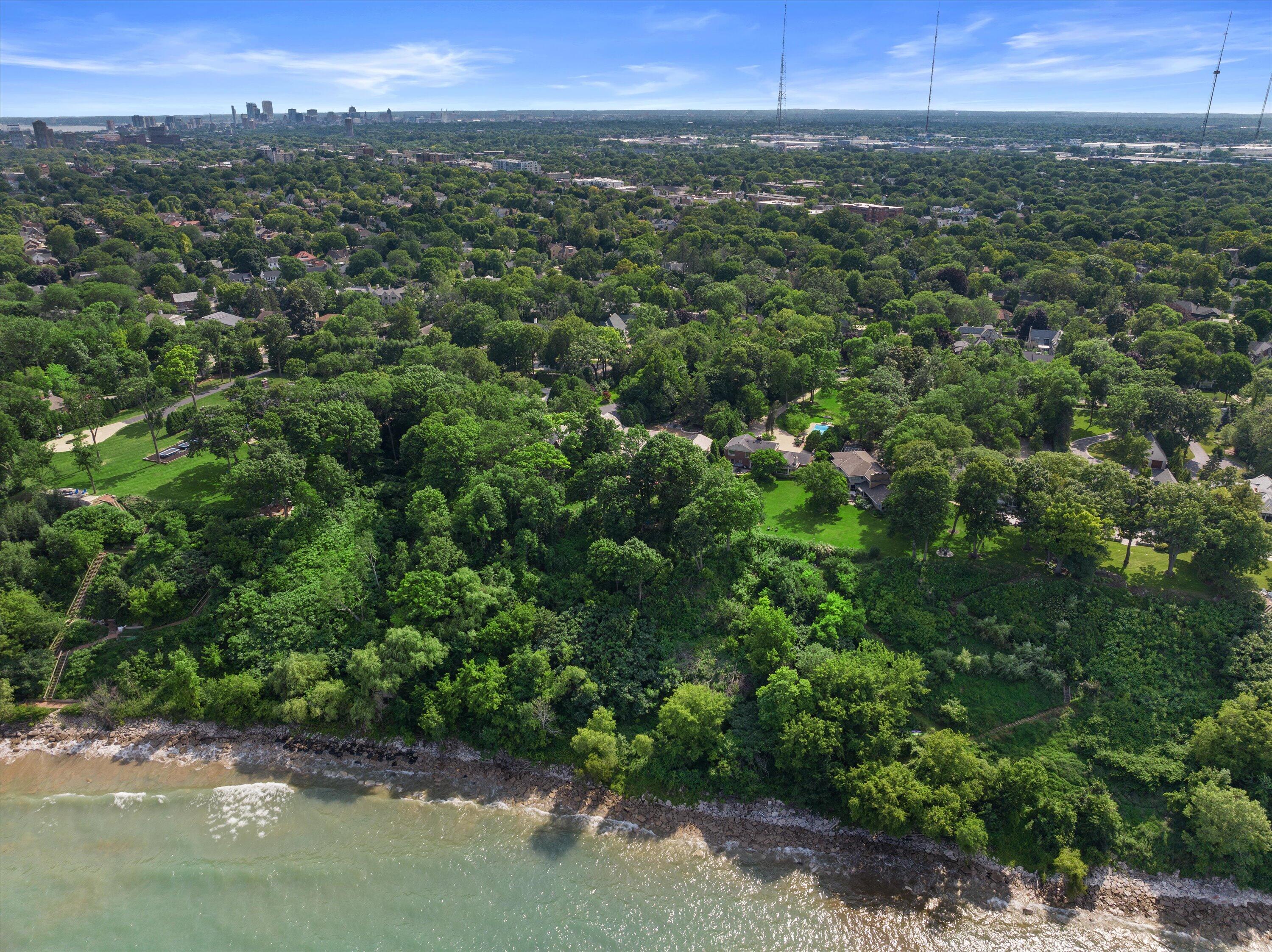 Wisconsin Lake Home for sale (MLS#: 1919762) at 4696 N Lake Dr, in Whitefish Bay, Wisconsin. (47 of 79)