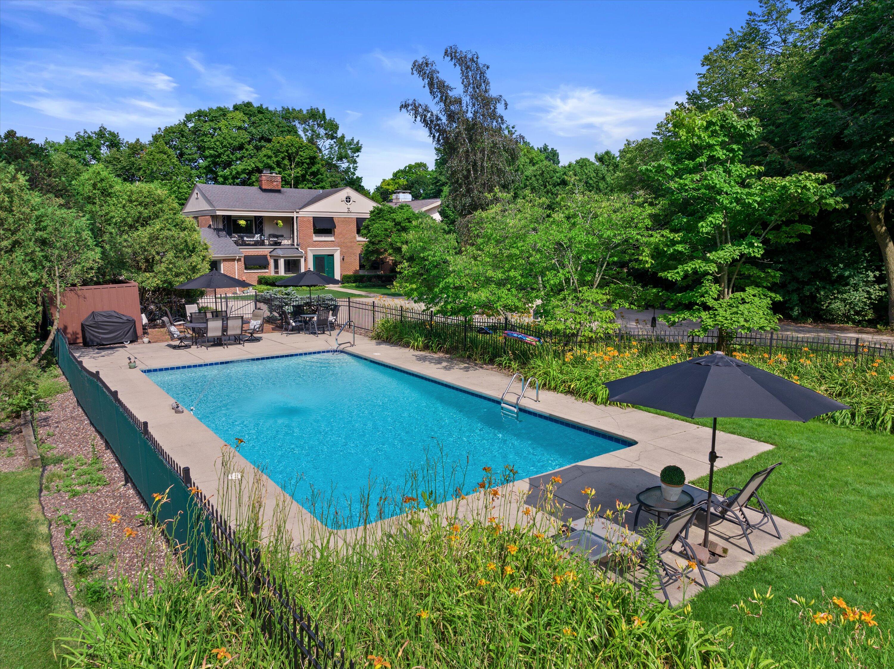 Wisconsin Lake Home for sale (MLS#: 1919762) at 4696 N Lake Dr, in Whitefish Bay, Wisconsin. (49 of 79)