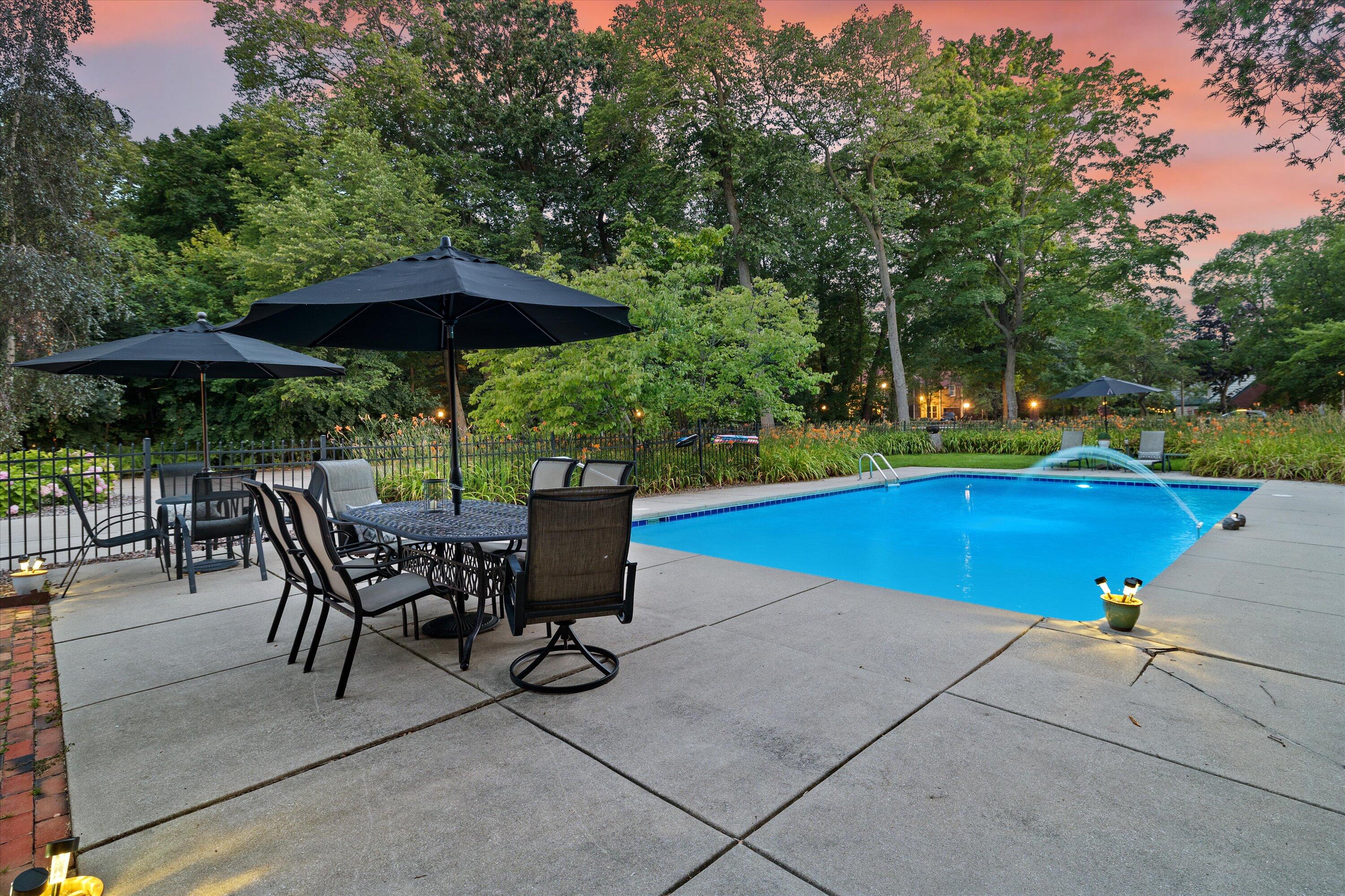 Wisconsin Lake Home for sale (MLS#: 1919762) at 4696 N Lake Dr, in Whitefish Bay, Wisconsin. (62 of 79)