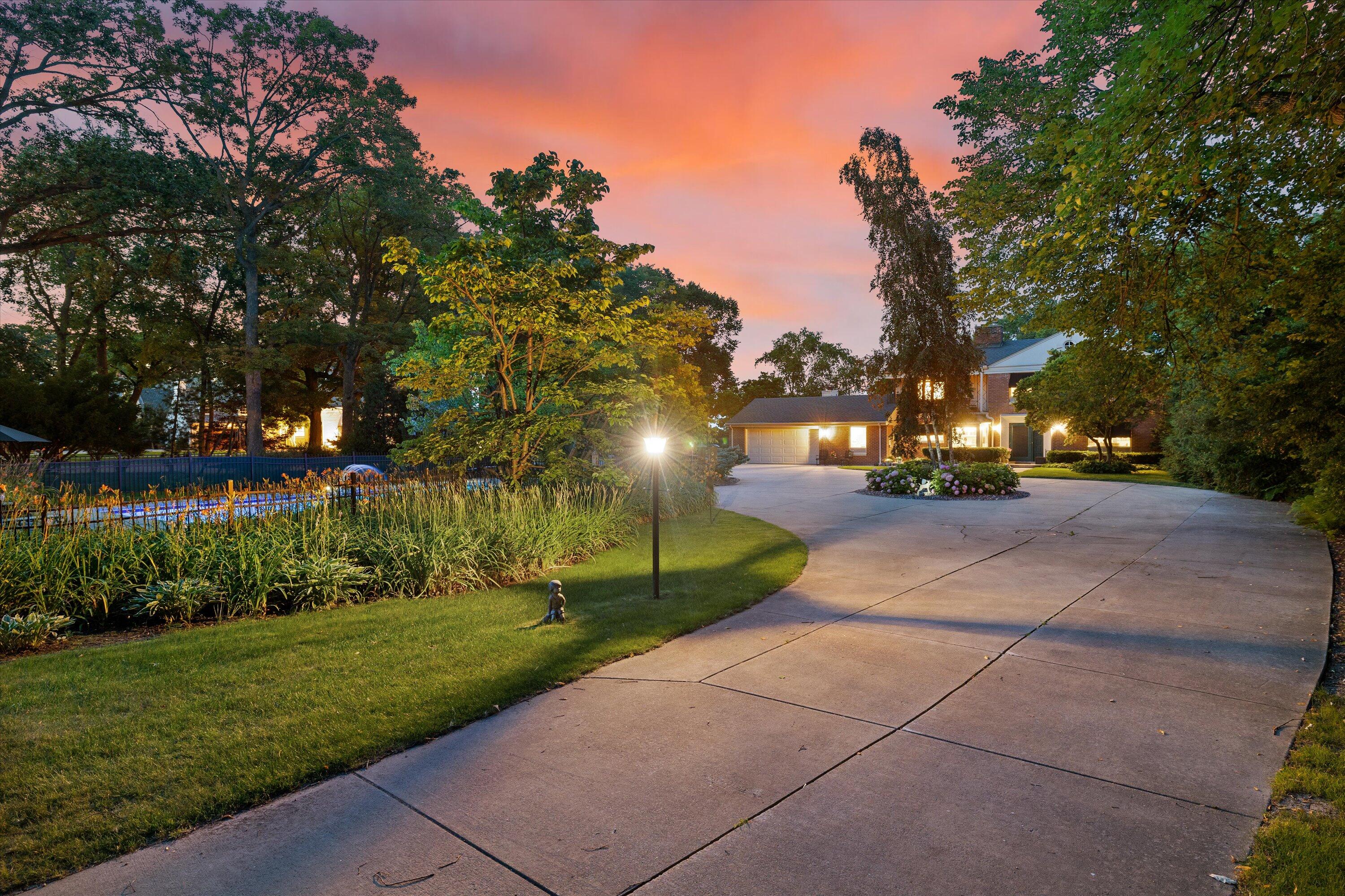 Wisconsin Lake Home for sale (MLS#: 1919762) at 4696 N Lake Dr, in Whitefish Bay, Wisconsin. (68 of 79)