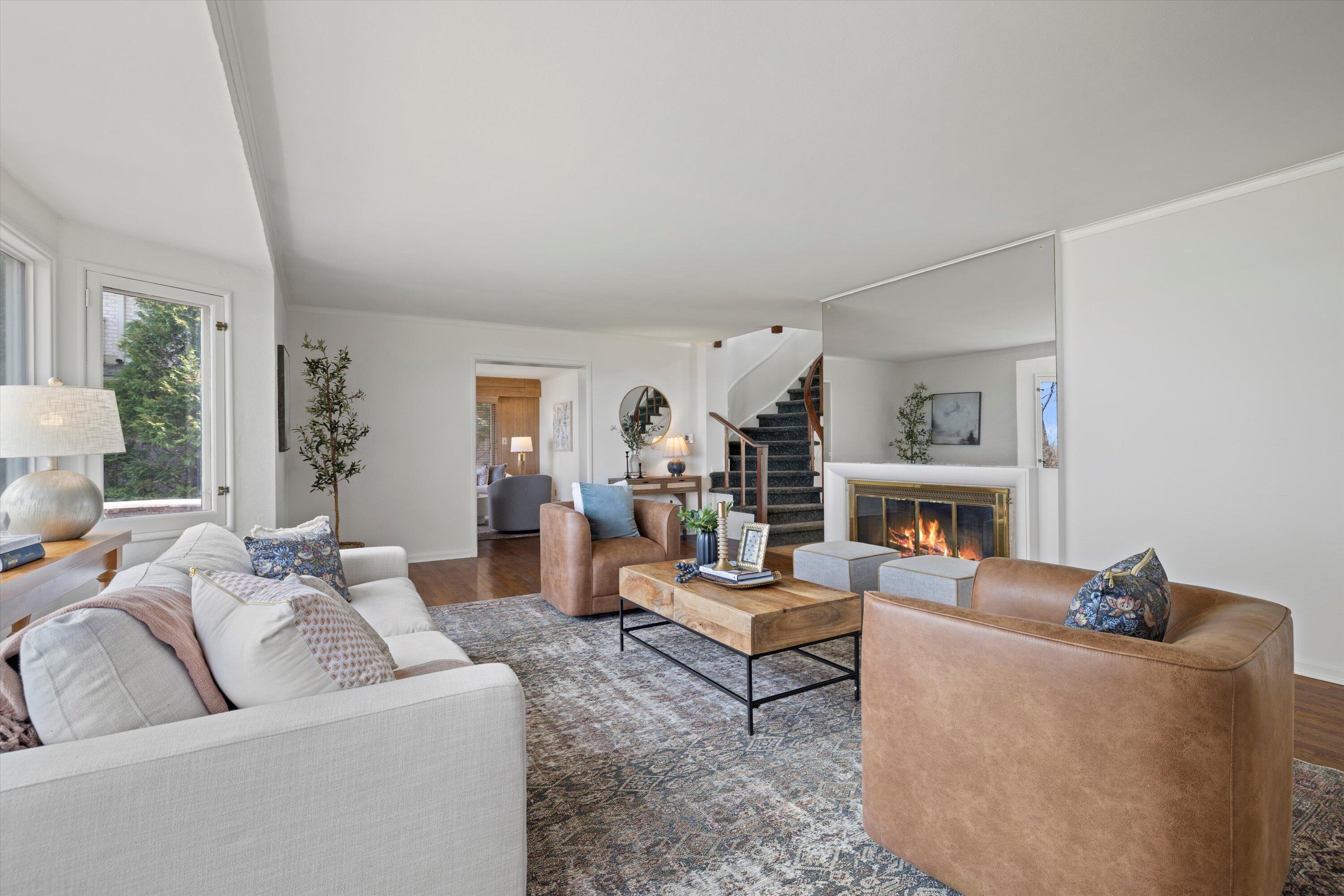 Wisconsin Lake Home for sale (MLS#: 1919762) at 4696 N Lake Dr, in Whitefish Bay, Wisconsin. (9 of 79)