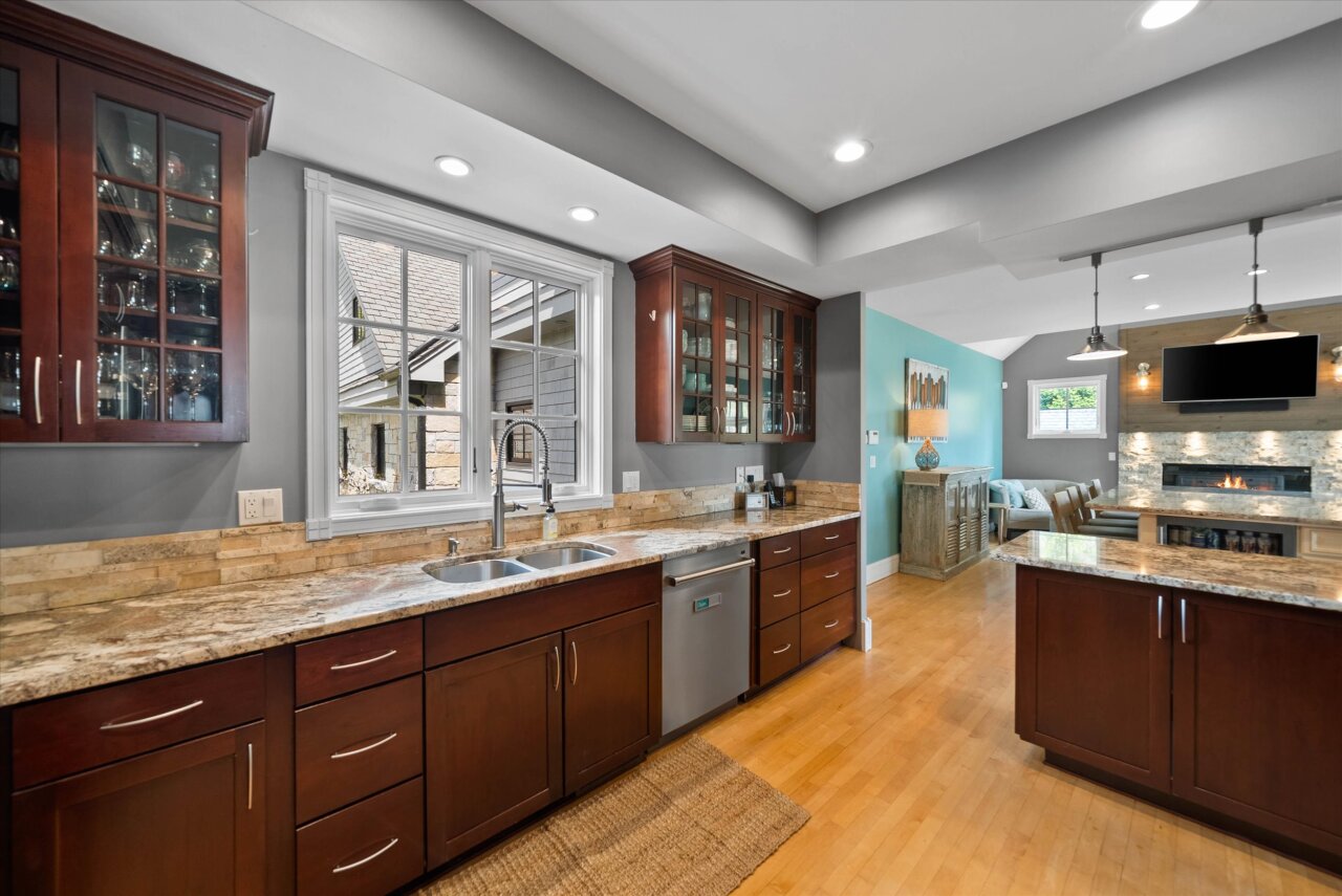 Wisconsin Lake Home for sale (MLS#: 1919869) at 4320  High Point Beach Ln, in Port Washington, Wisconsin. (19 of 86)