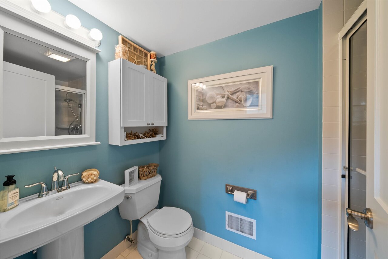 Wisconsin Lake Home for sale (MLS#: 1919869) at 4320  High Point Beach Ln, in Port Washington, Wisconsin. (25 of 86)