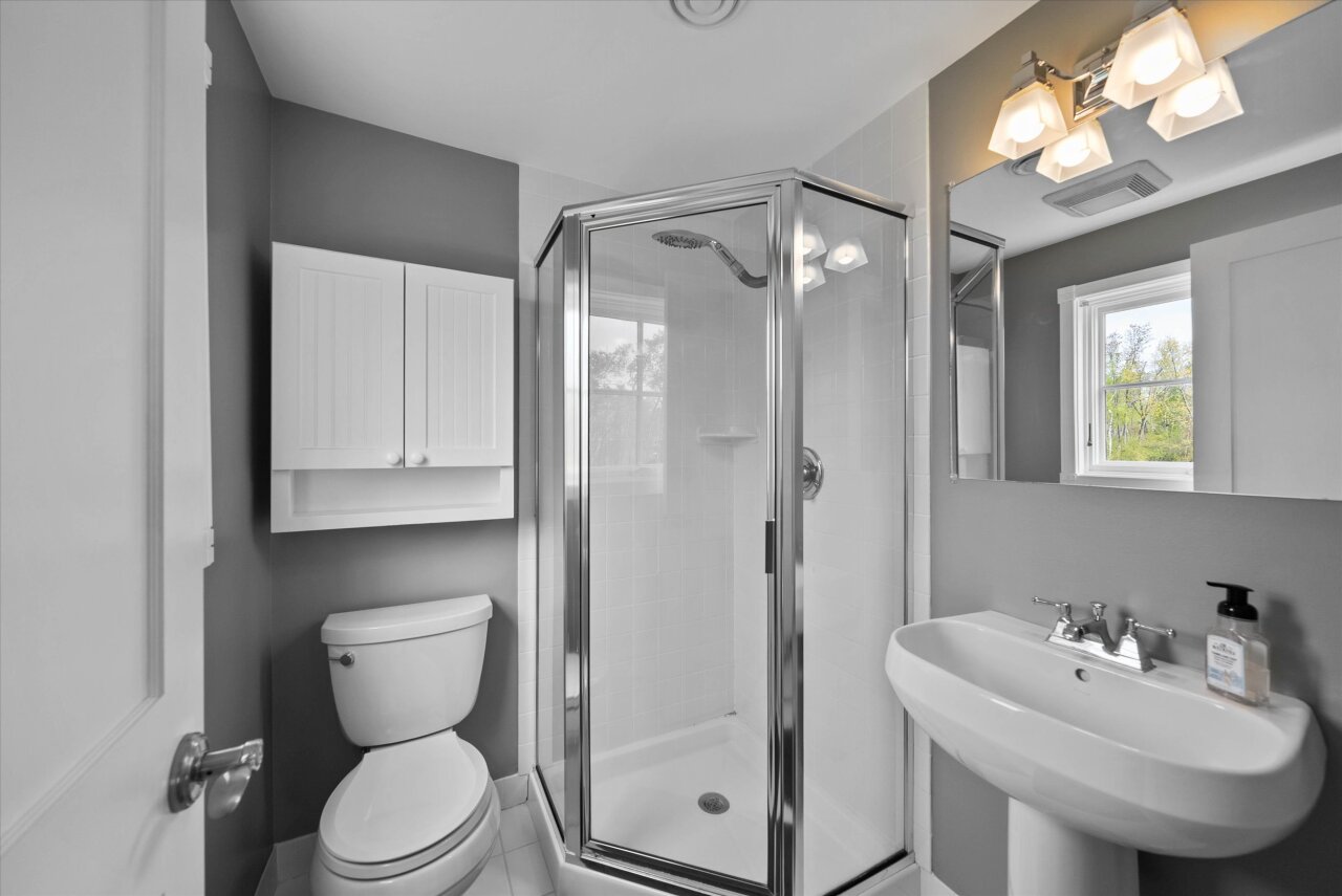 Wisconsin Lake Home for sale (MLS#: 1919869) at 4320  High Point Beach Ln, in Port Washington, Wisconsin. (32 of 86)
