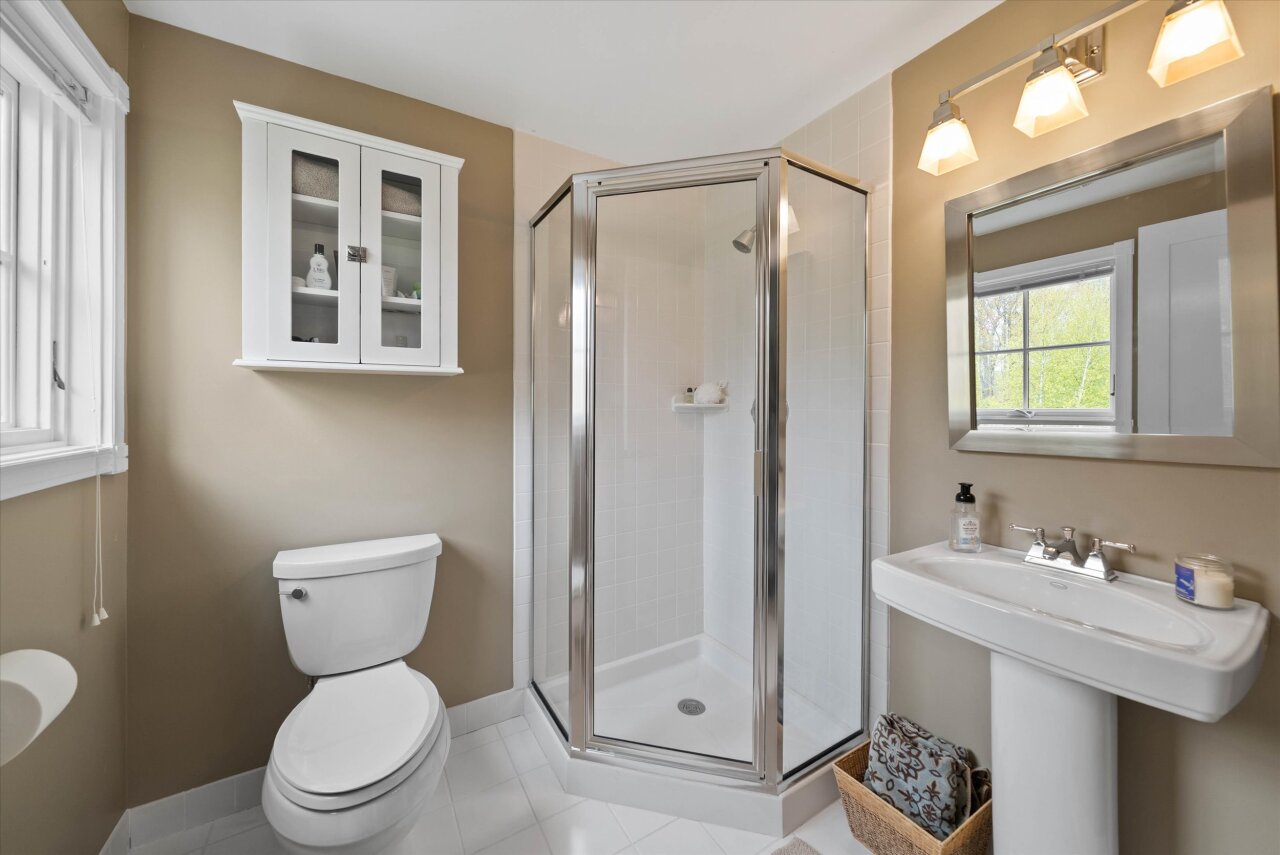 Wisconsin Lake Home for sale (MLS#: 1919869) at 4320  High Point Beach Ln, in Port Washington, Wisconsin. (34 of 86)