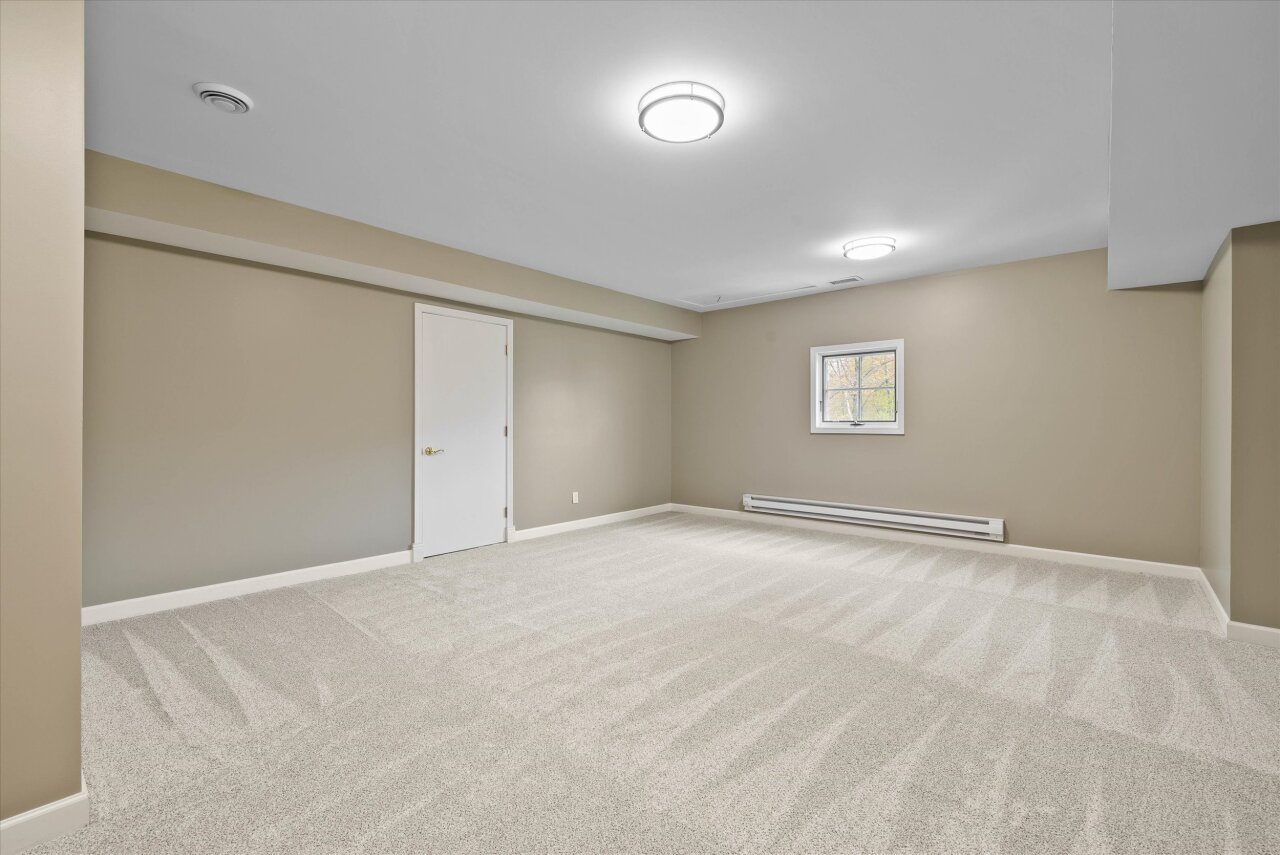 Wisconsin Lake Home for sale (MLS#: 1919869) at 4320  High Point Beach Ln, in Port Washington, Wisconsin. (37 of 86)