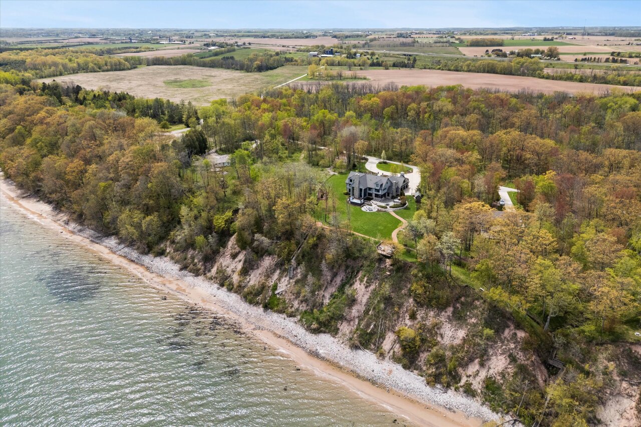 Wisconsin Lake Home for sale (MLS#: 1919869) at 4320  High Point Beach Ln, in Port Washington, Wisconsin. (8 of 86)