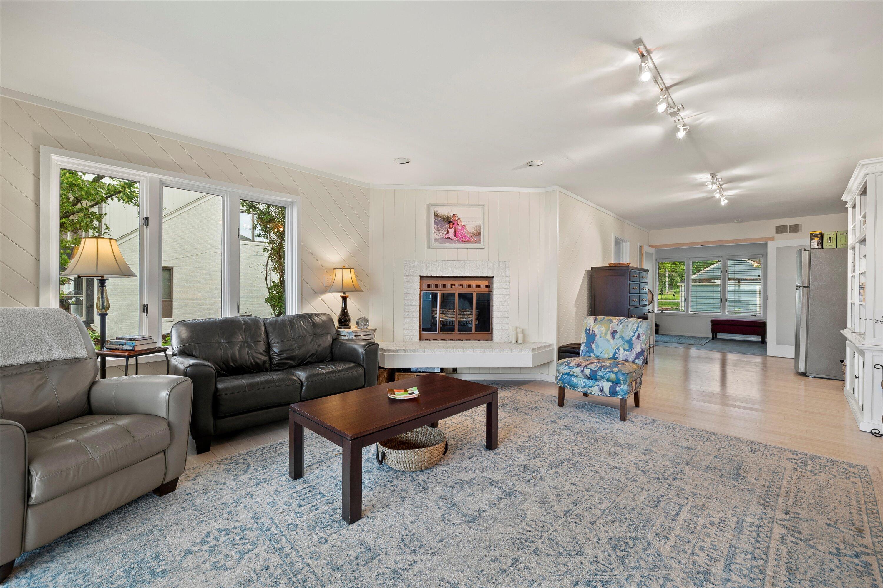 Wisconsin Lake Home for sale (MLS#: 1919940) at N60W39640  Mary Ln, in Oconomowoc, Wisconsin. (11 of 57)