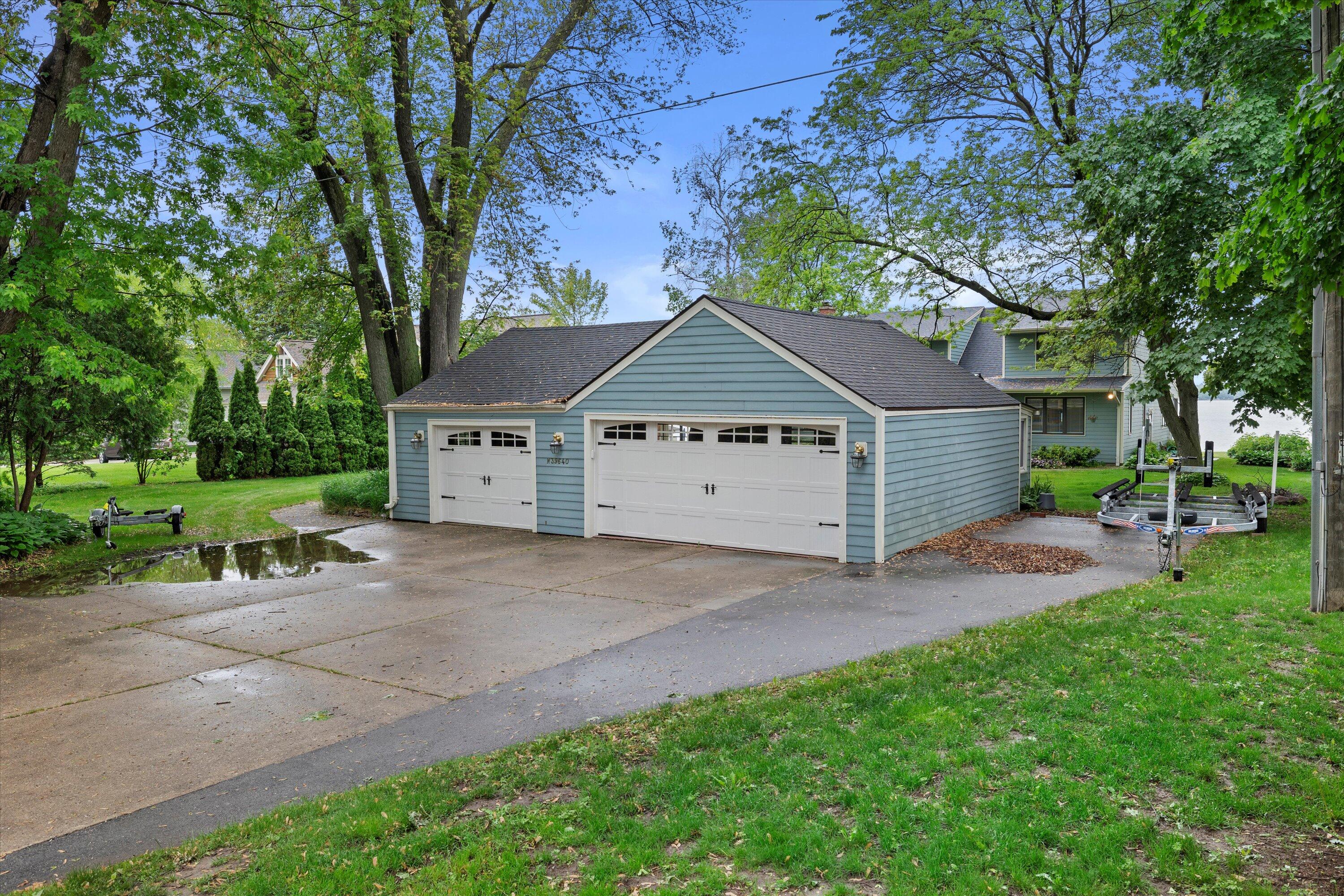 Wisconsin Lake Home for sale (MLS#: 1919940) at N60W39640  Mary Ln, in Oconomowoc, Wisconsin. (49 of 57)