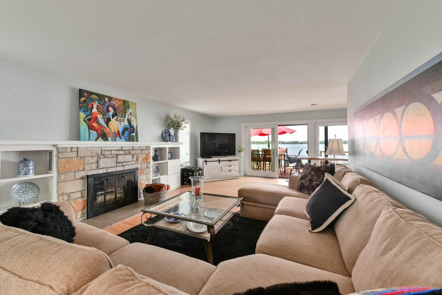 Wisconsin Lake Home for sale (MLS#: 1919940) at N60W39640  Mary Ln, in Oconomowoc, Wisconsin. (8 of 57)